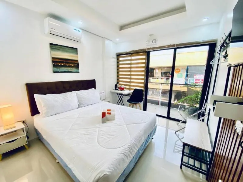 Bedroom in Marketpoint Hotel