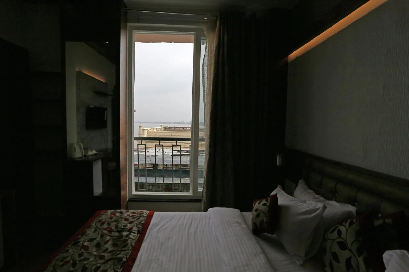 Bedroom, Bed in A Palace on River ( Rashmi Guest House )