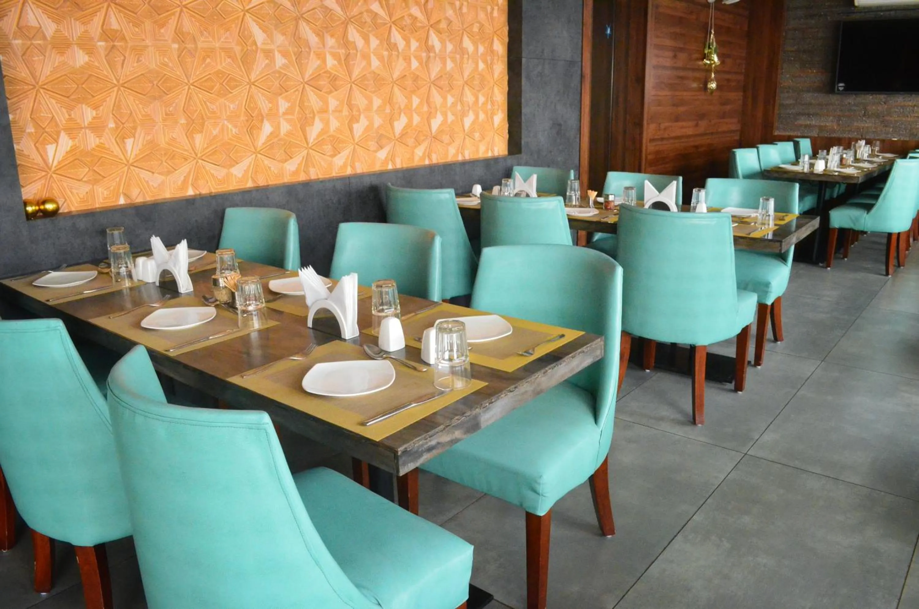 Breakfast in A Palace on River ( Rashmi Guest House )