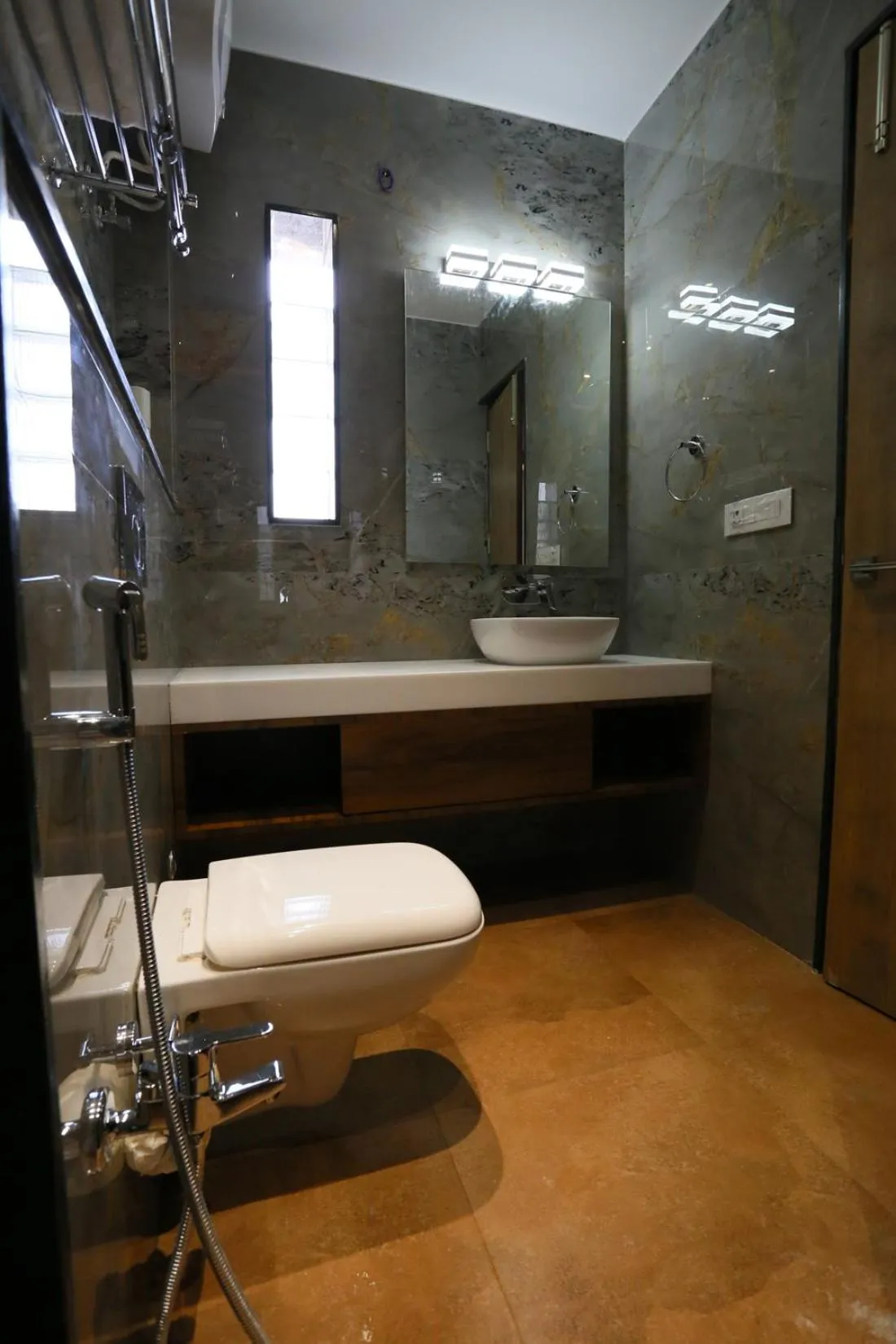 Bathroom in A Palace on River ( Rashmi Guest House )