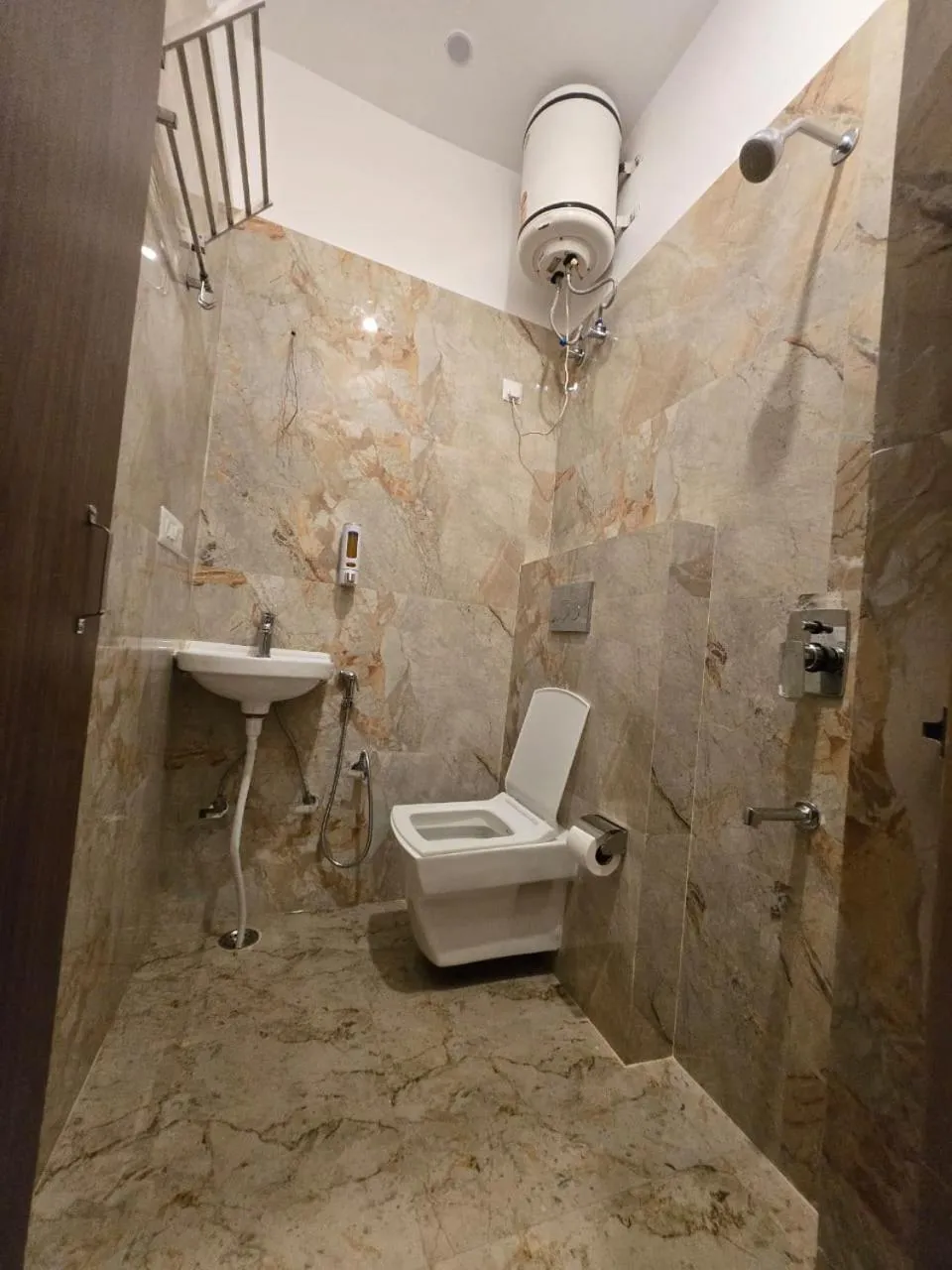 Bathroom in A Palace on River ( Rashmi Guest House )