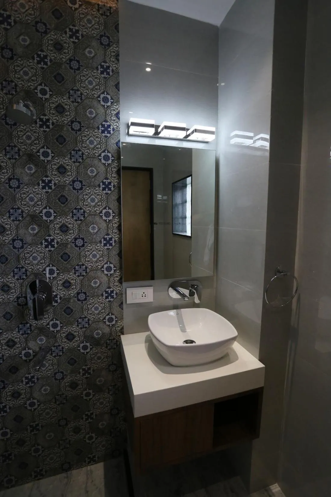 Bathroom in A Palace on River ( Rashmi Guest House )
