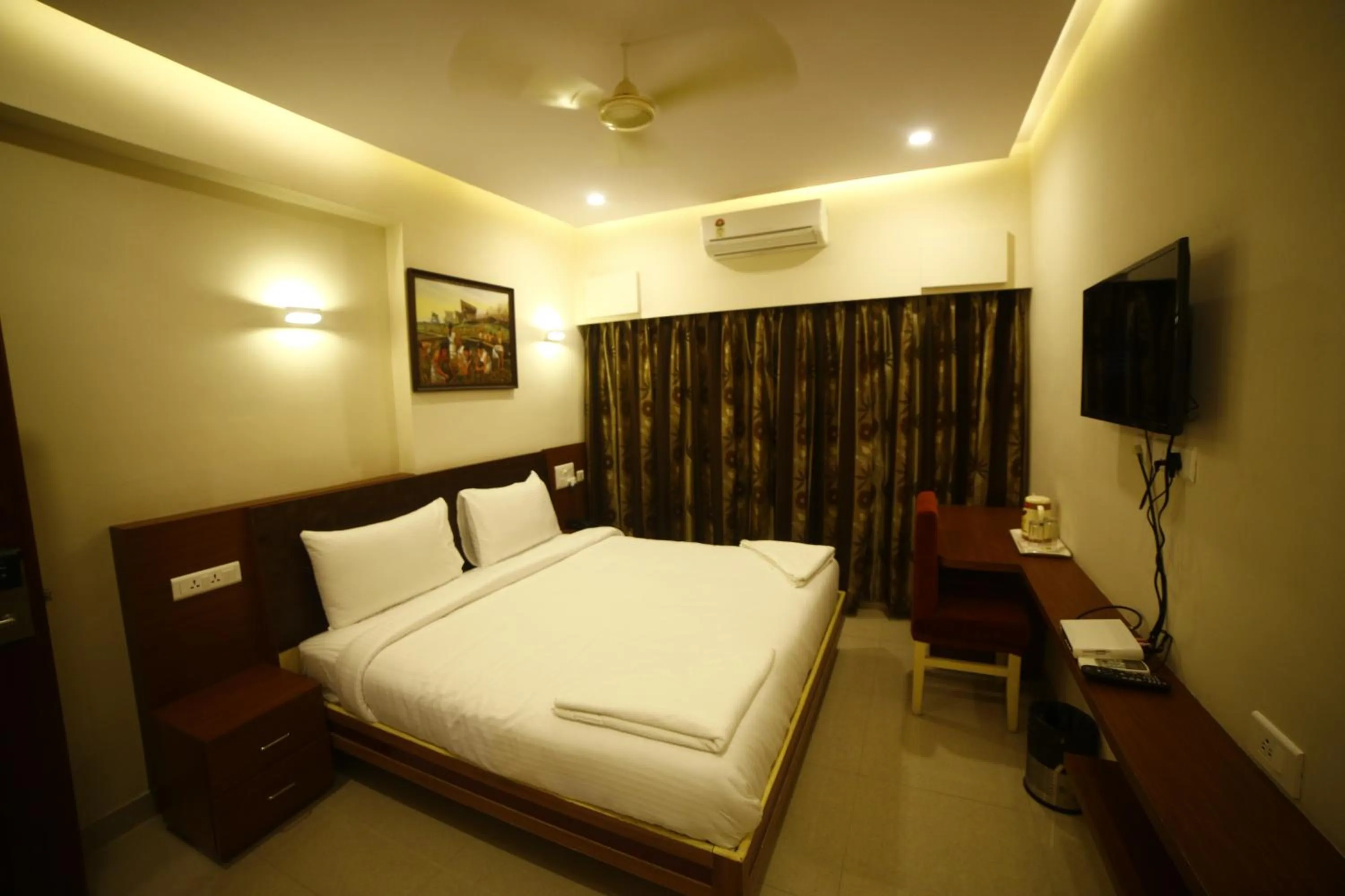 Bedroom in Hotel skml Grand