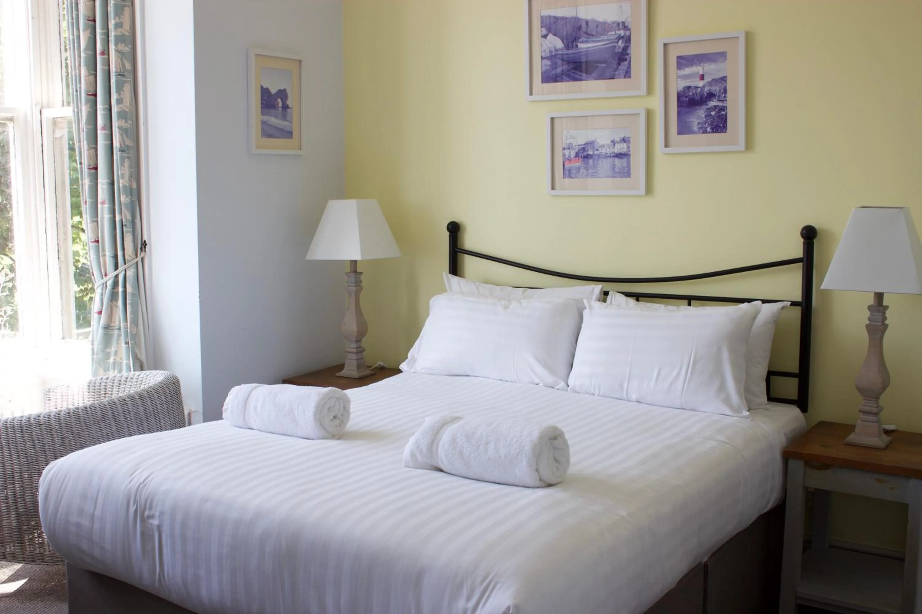 Bedroom, Bed in Durdle Door Hotel