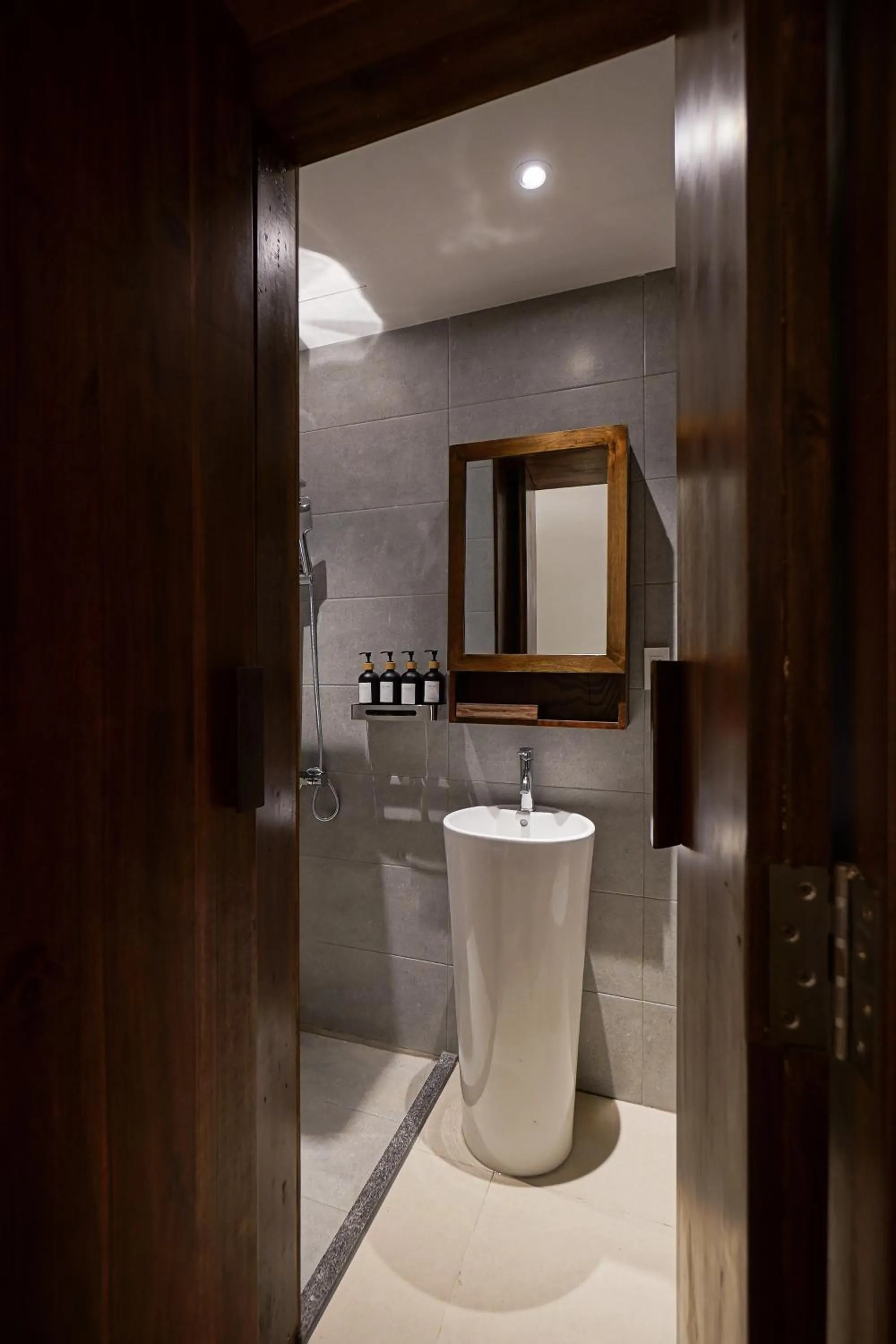 Shower in Nexus House Nguyen Binh Khiem - Near Saigon Zoo & Botanical Gardens