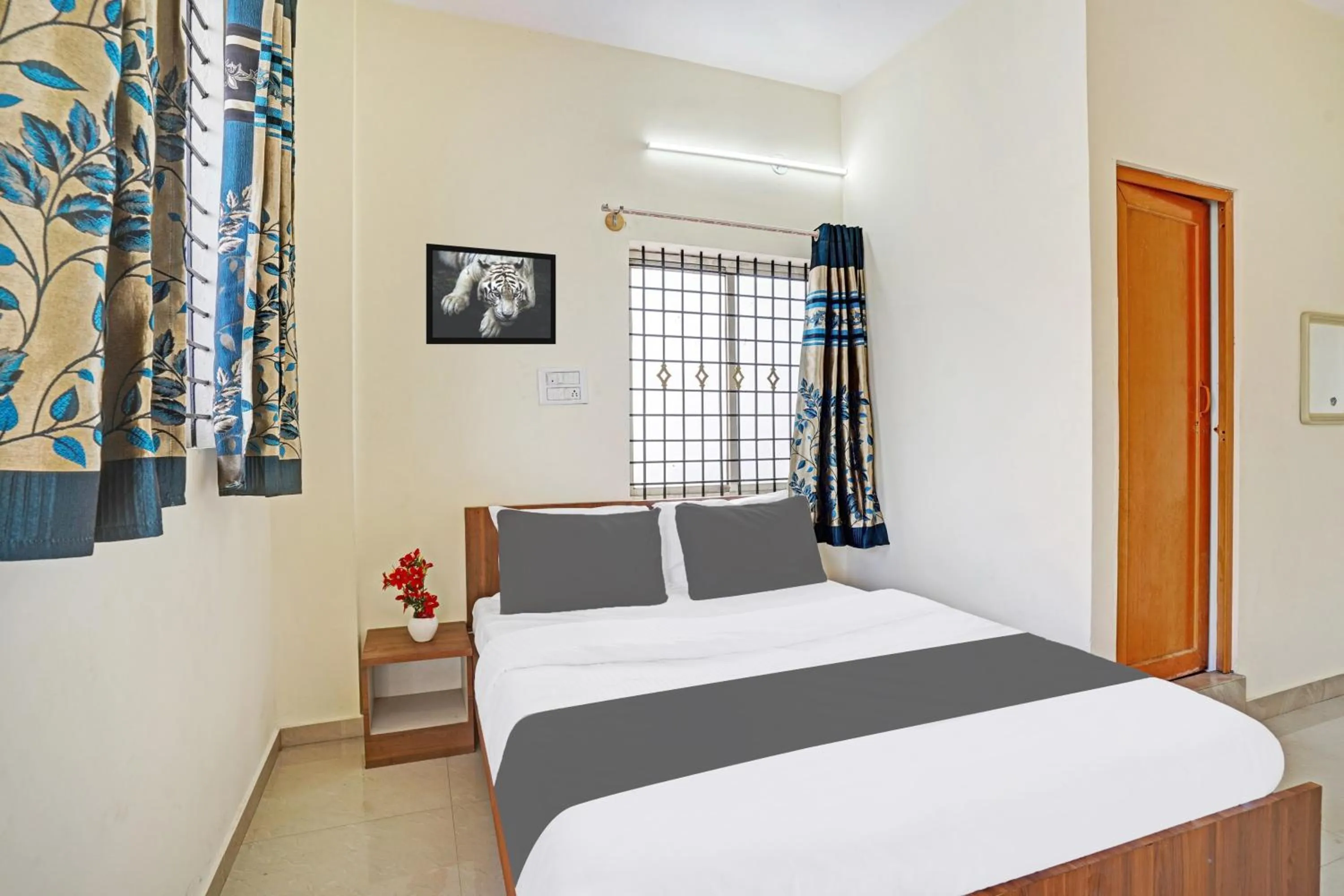 Bedroom, Bed in Super Hotel O SV LODGE