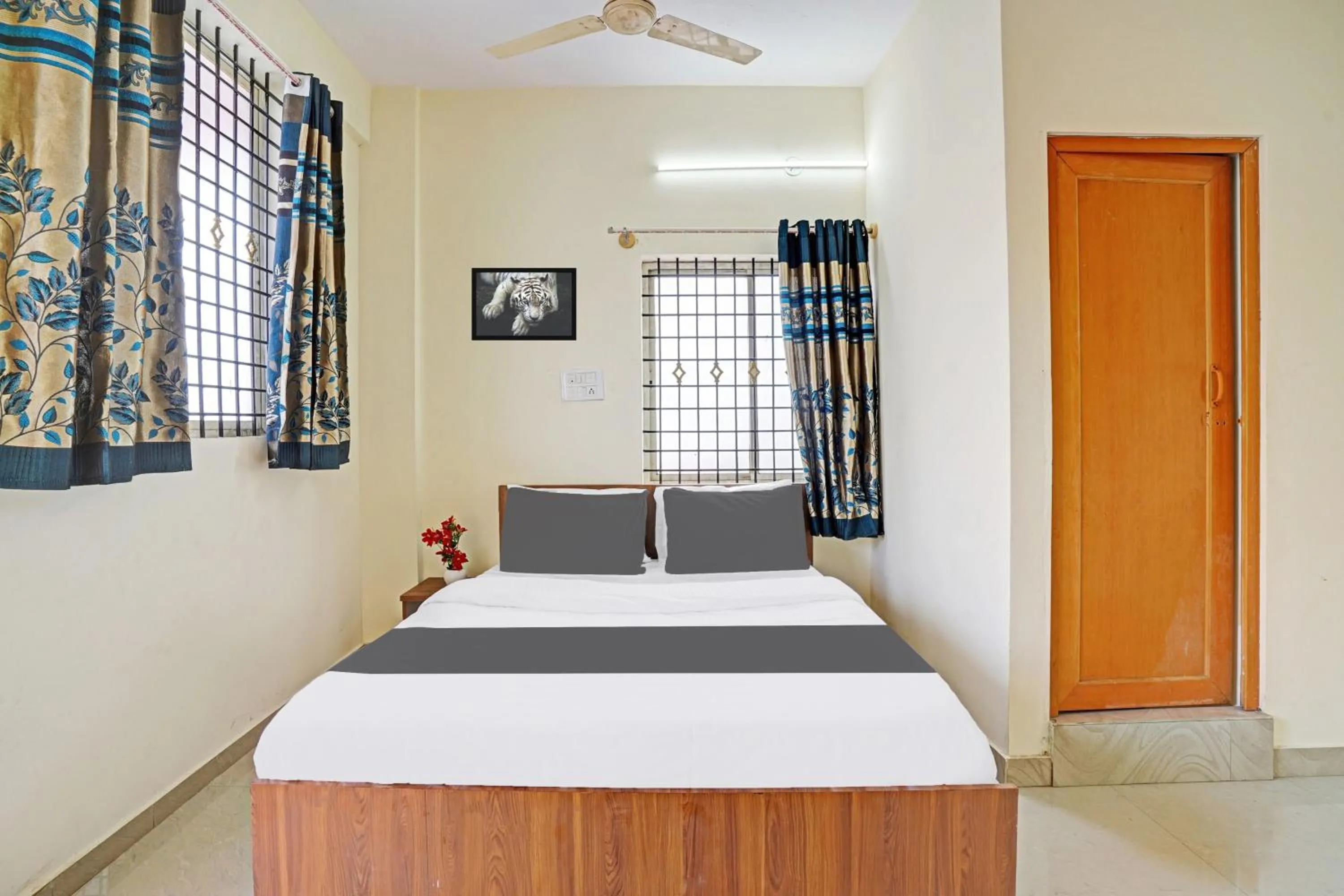 Bedroom, Bed in Super Hotel O SV LODGE