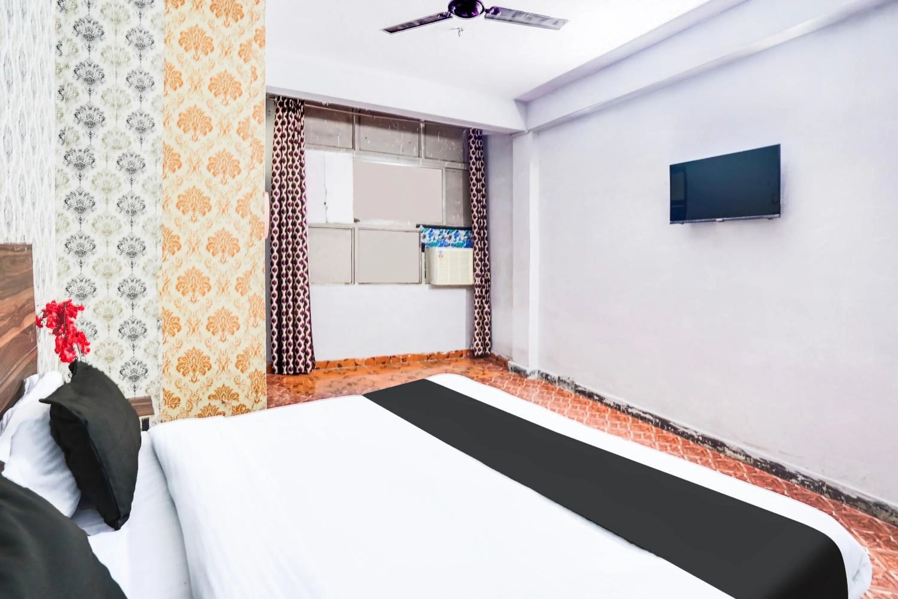 Facade/entrance, Bed in HOTEL O ELITE STAY