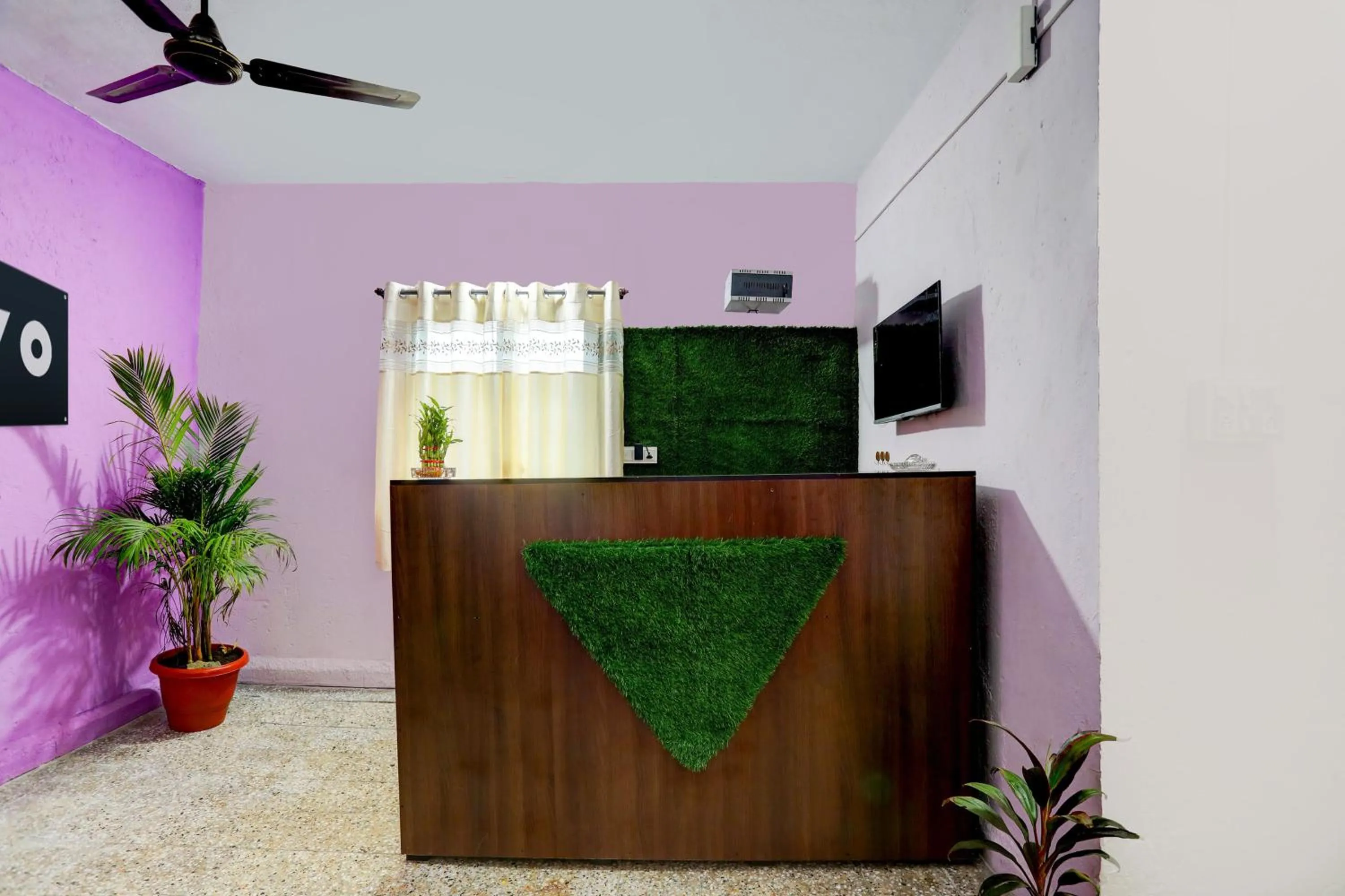 Lobby or reception in Hotel O HOME Hotel Crazy Inn