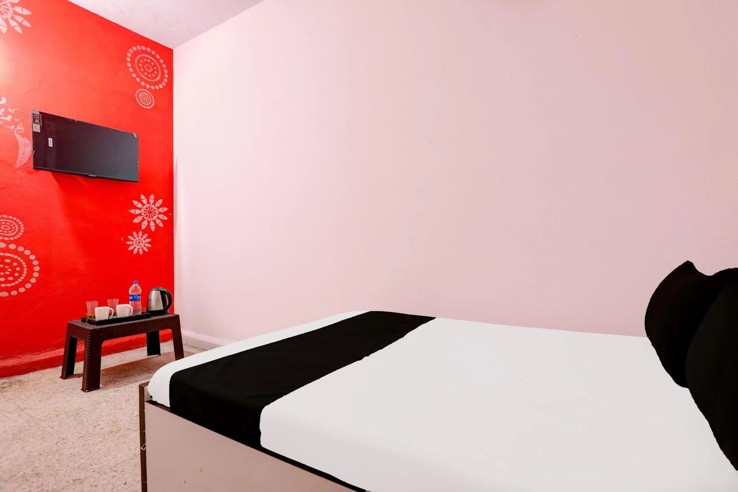 Bedroom, Bed in Hotel O HOME Hotel Crazy Inn