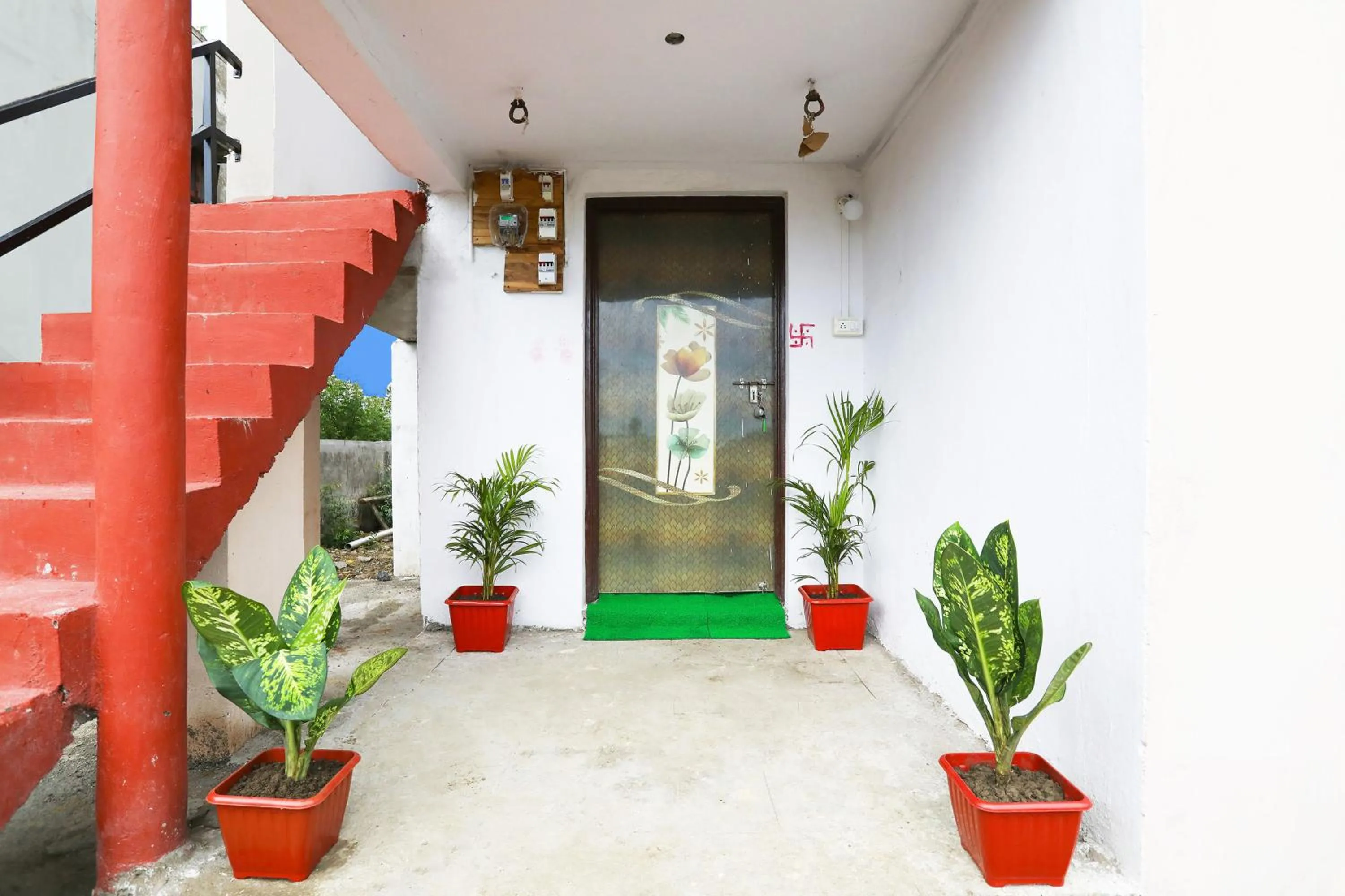 Facade/entrance in Hotel O HOME Hotel Crazy Inn