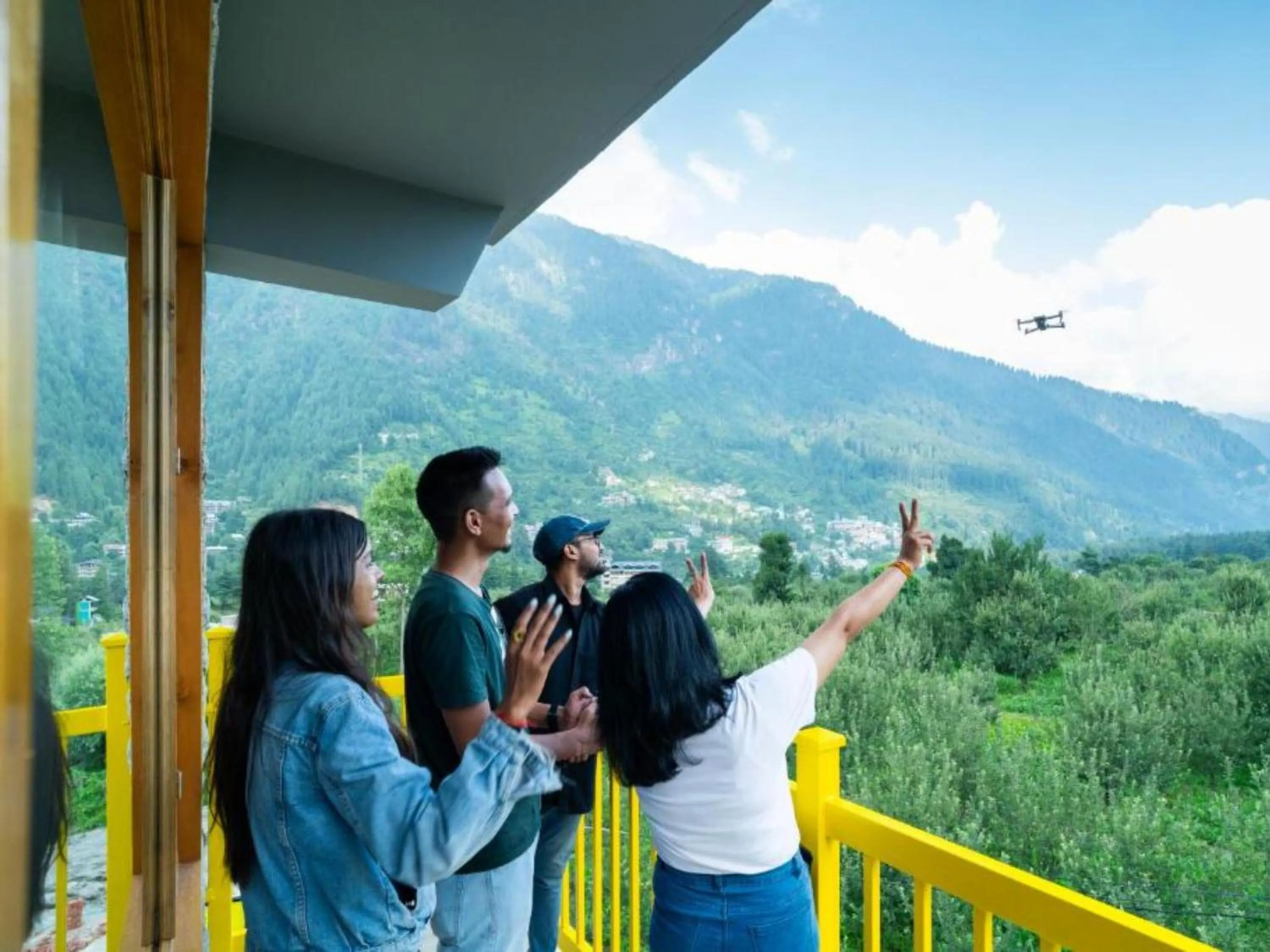 Bed in 4 Bed Mixed Dormitory with Balcony and Valley View in The Hosteller Old Manali, Manu Temple