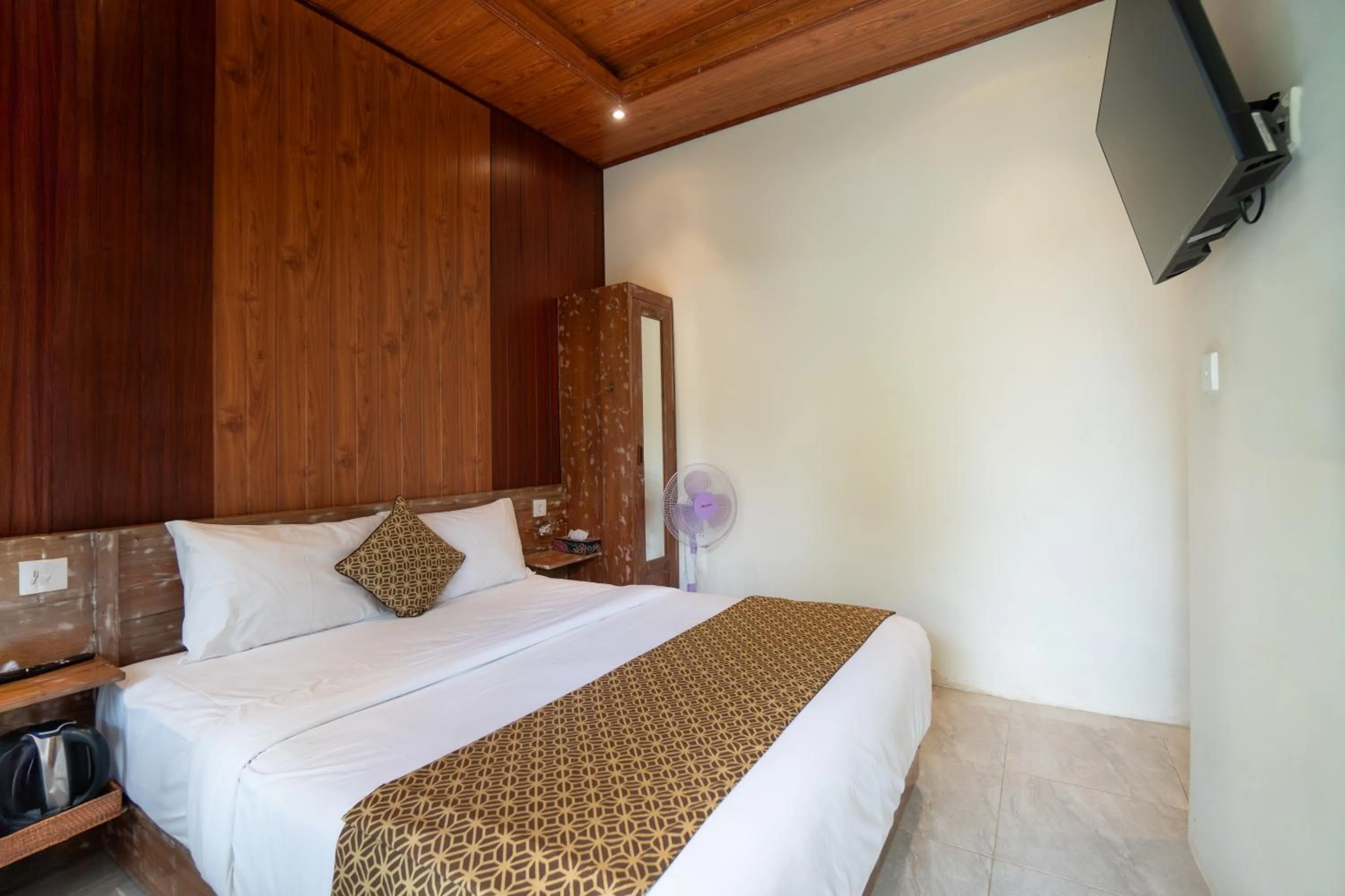 Communal lounge/ TV room, Bed in Puri Kurnia Ayu