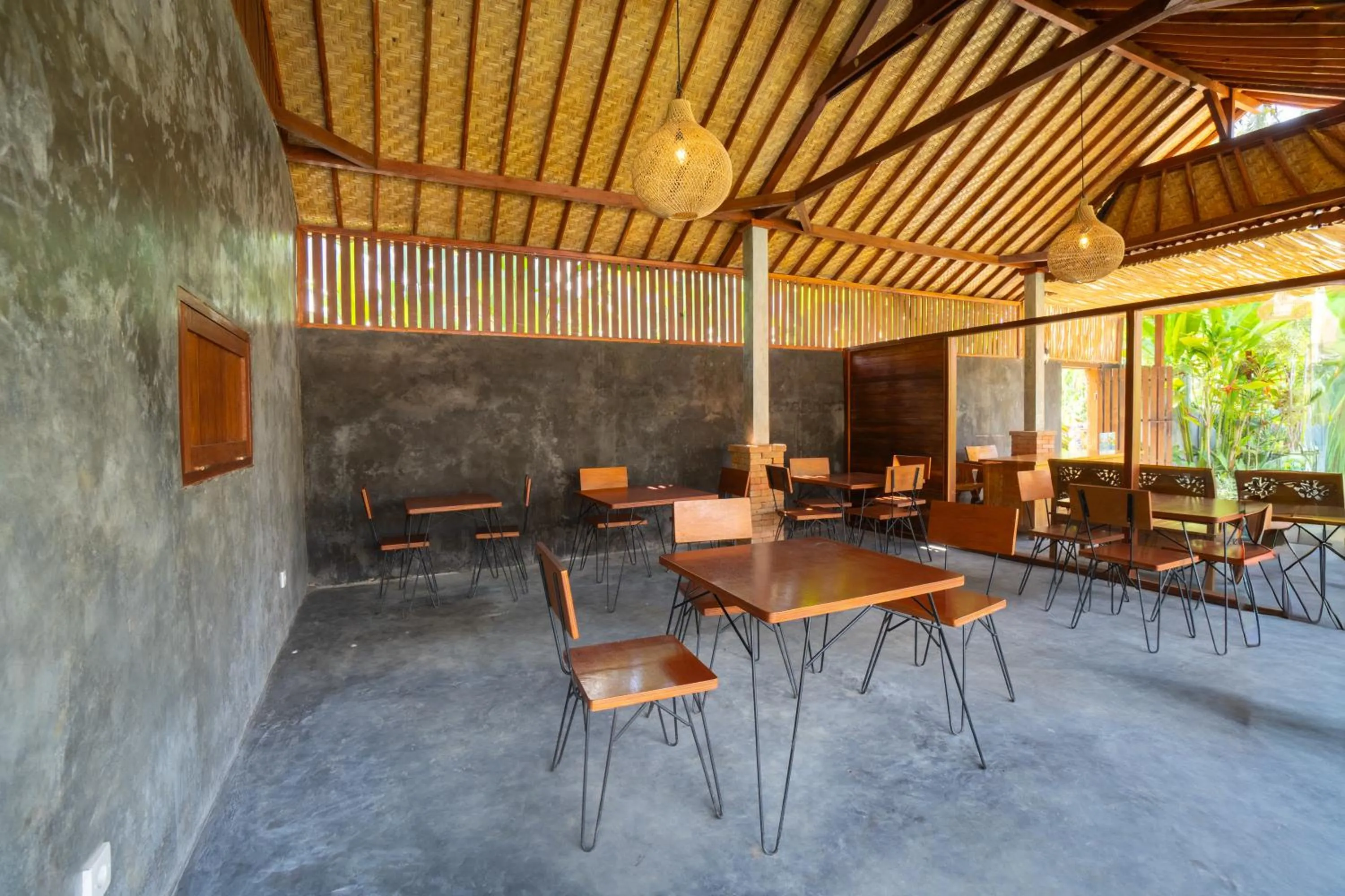 Restaurant/places to eat in Puri Kurnia Ayu