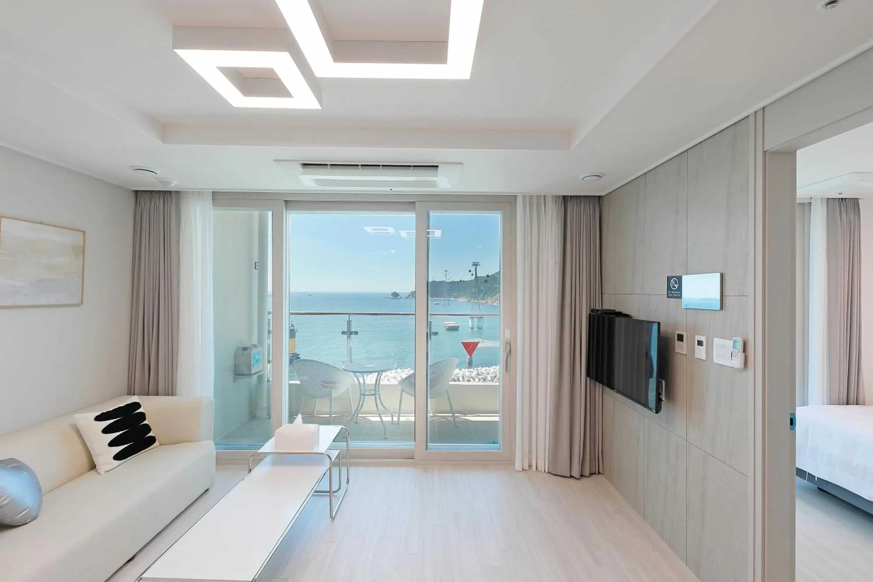 Deluxe Ocean Room with Songdo Cable car View in Elmomento Songdo Deluxe Ocean Room with Songdo Cable car View in Elmomento Songdo