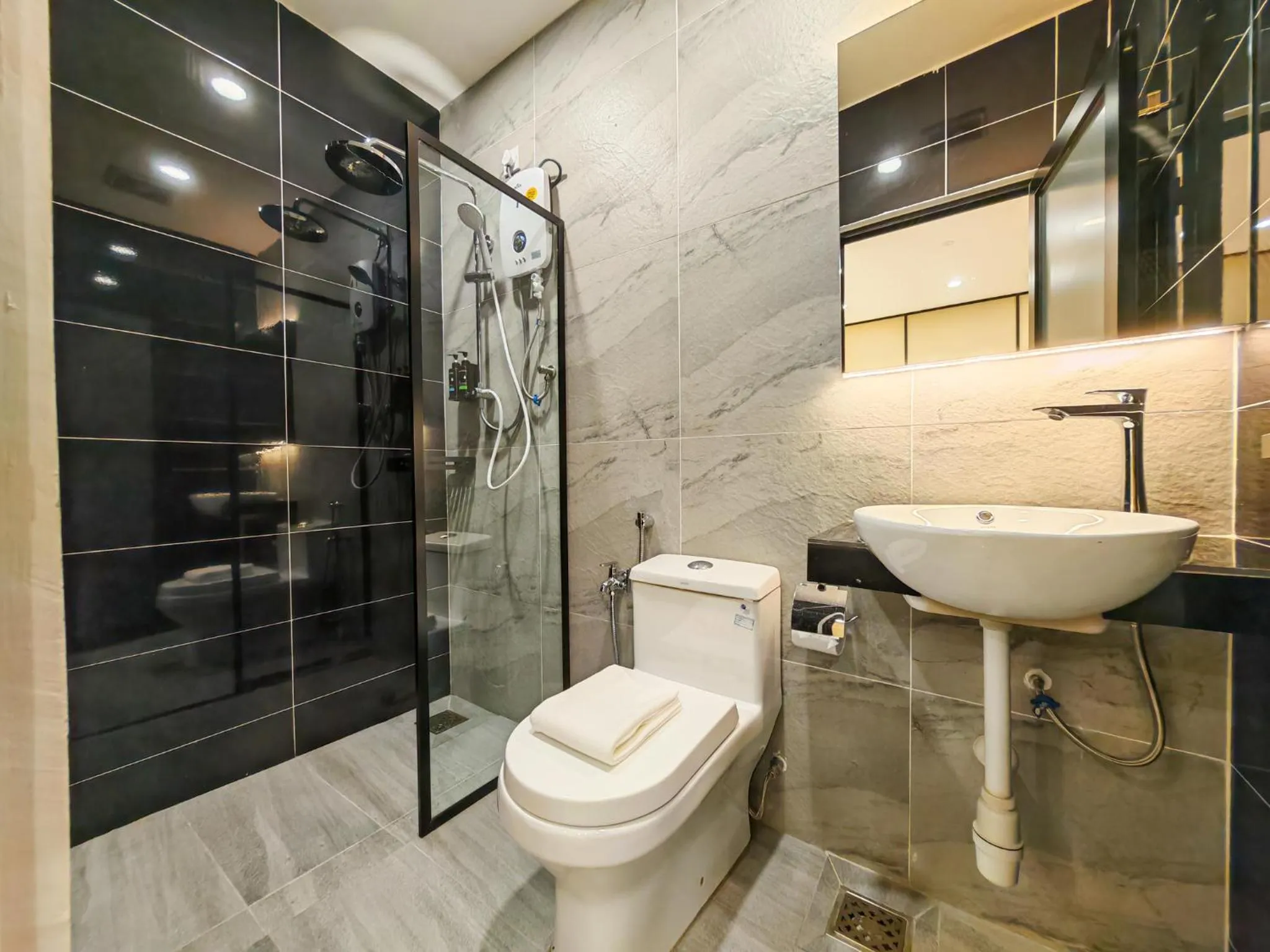 Shower in Merits Hotel Cameron Highlands