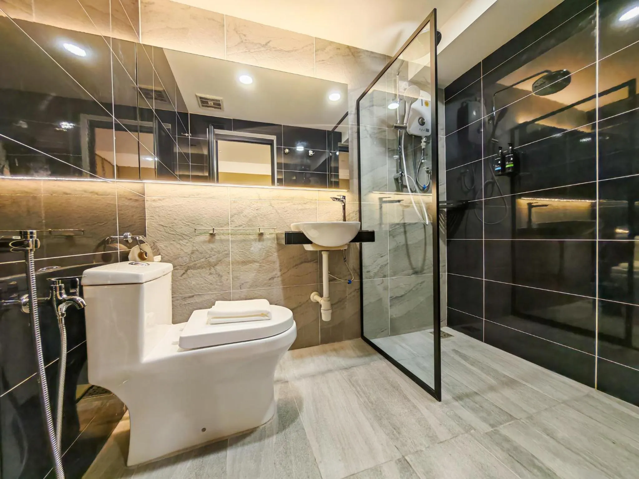 Shower in Merits Hotel Cameron Highlands