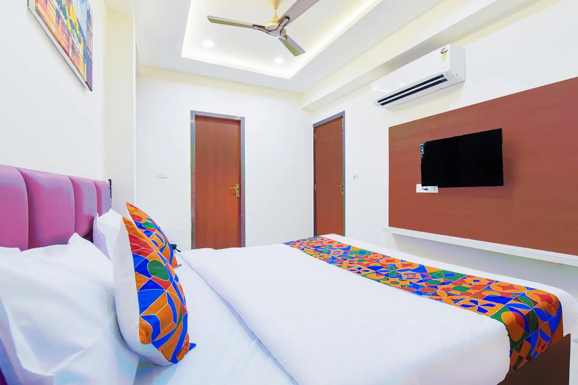 Bed in FabHotel Samrat Regency