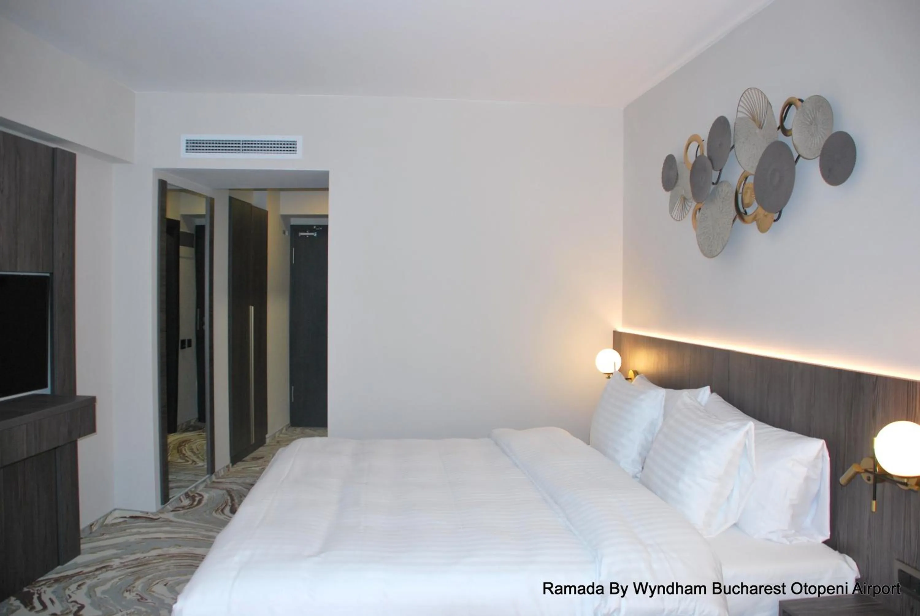 Bed in Ramada by Wyndham Bucharest Otopeni Airport