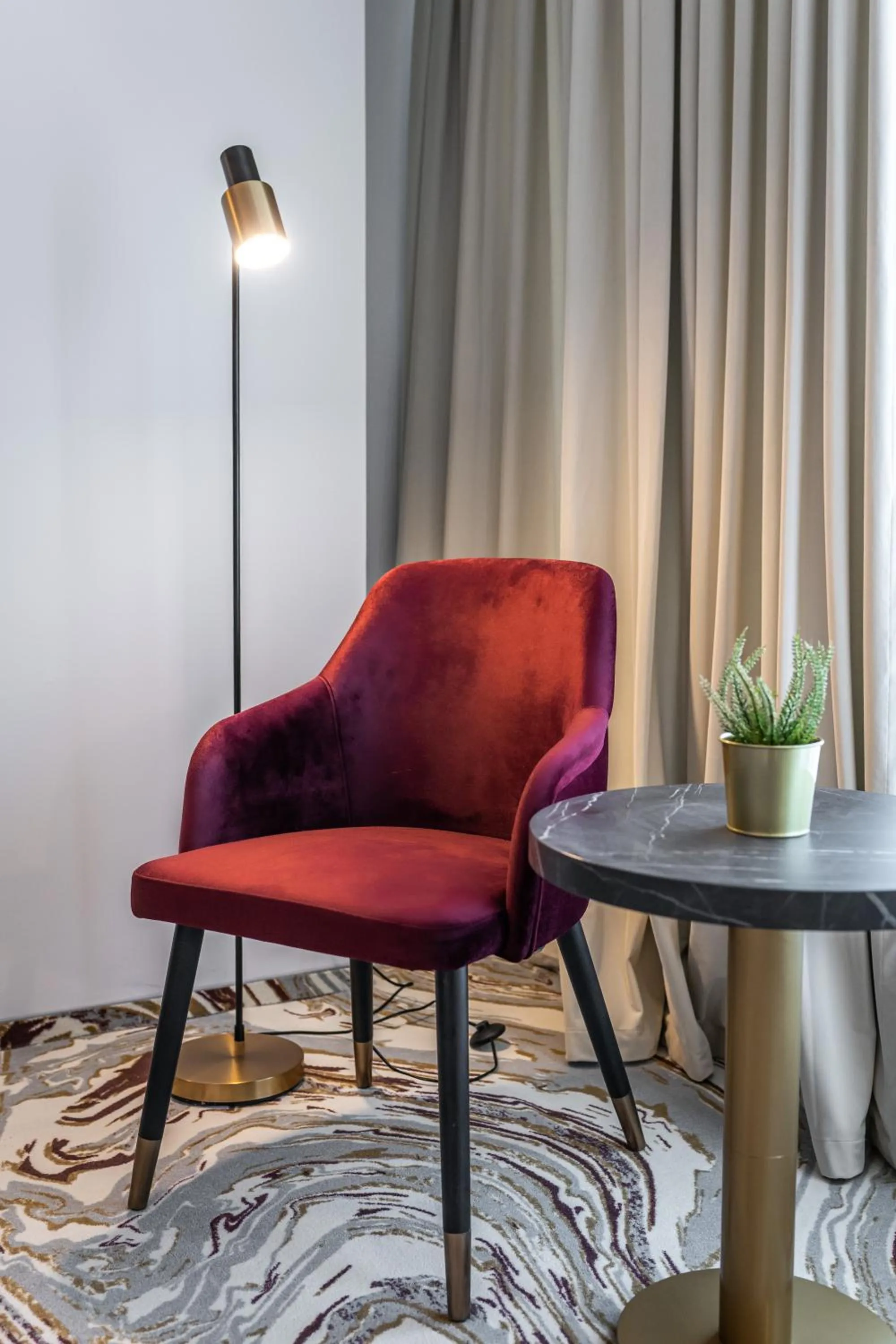 Seating area in Ramada by Wyndham Bucharest Otopeni Airport