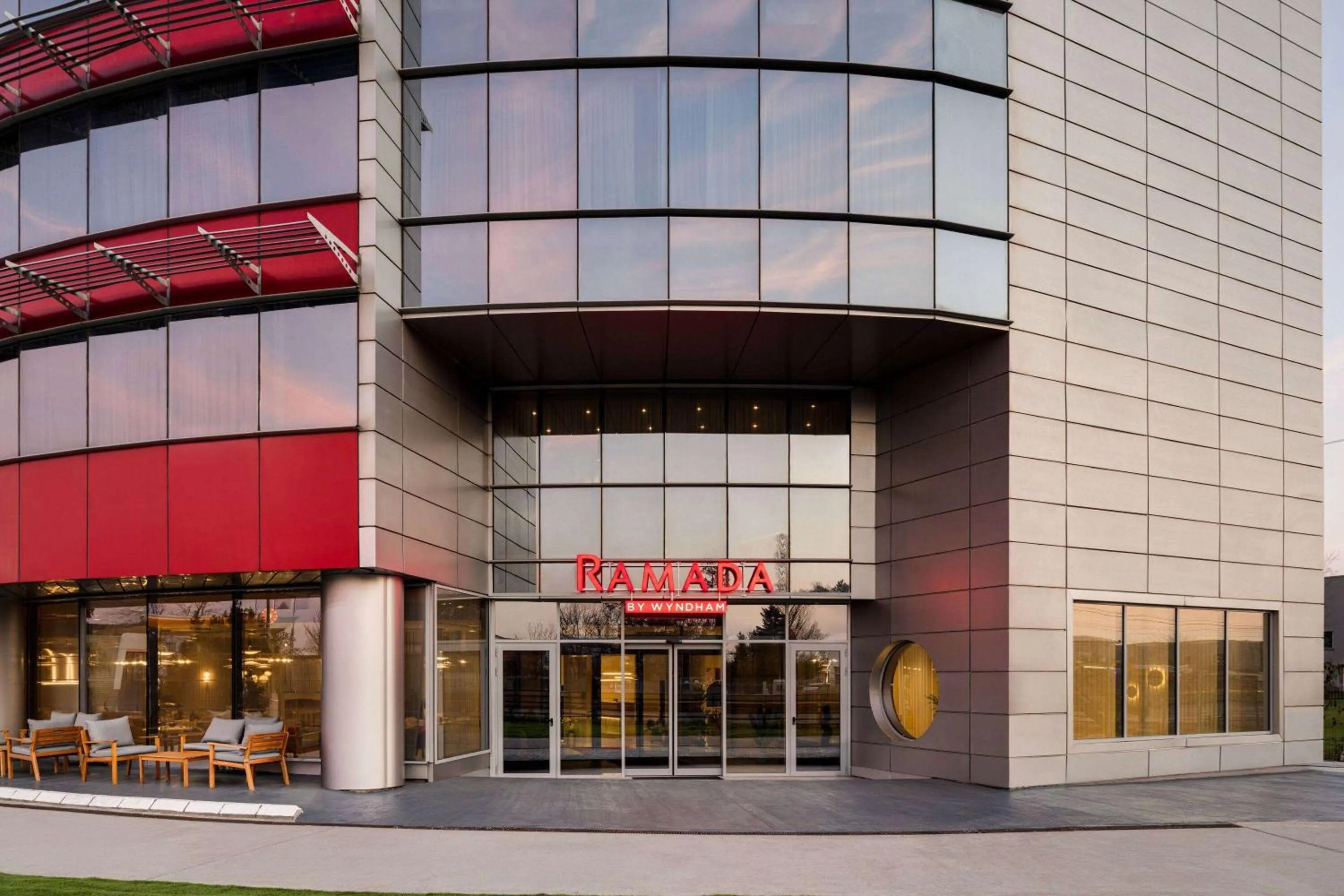 Property building in Ramada by Wyndham Bucharest Otopeni Airport