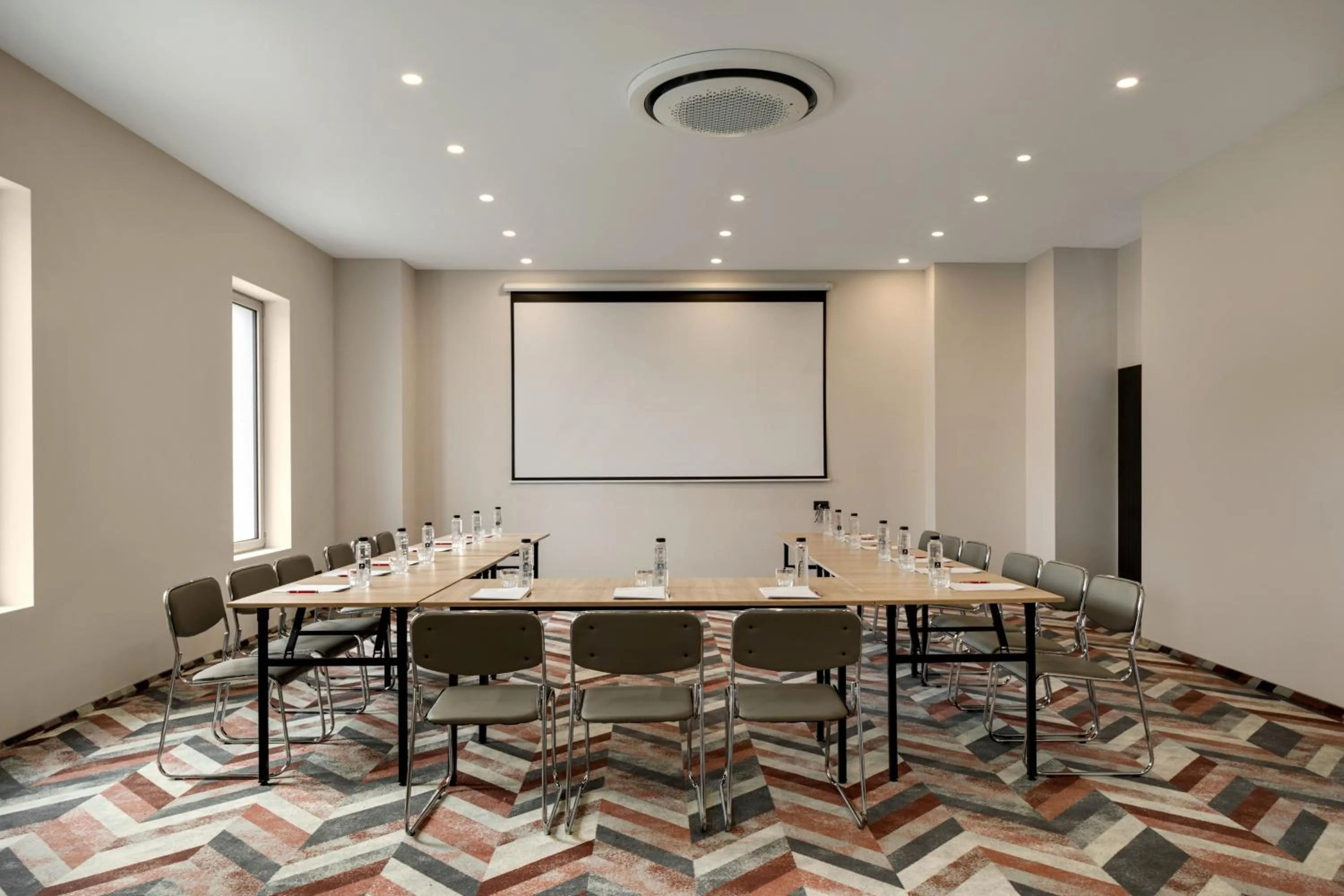 Meeting/conference room in Ramada by Wyndham Bucharest Otopeni Airport