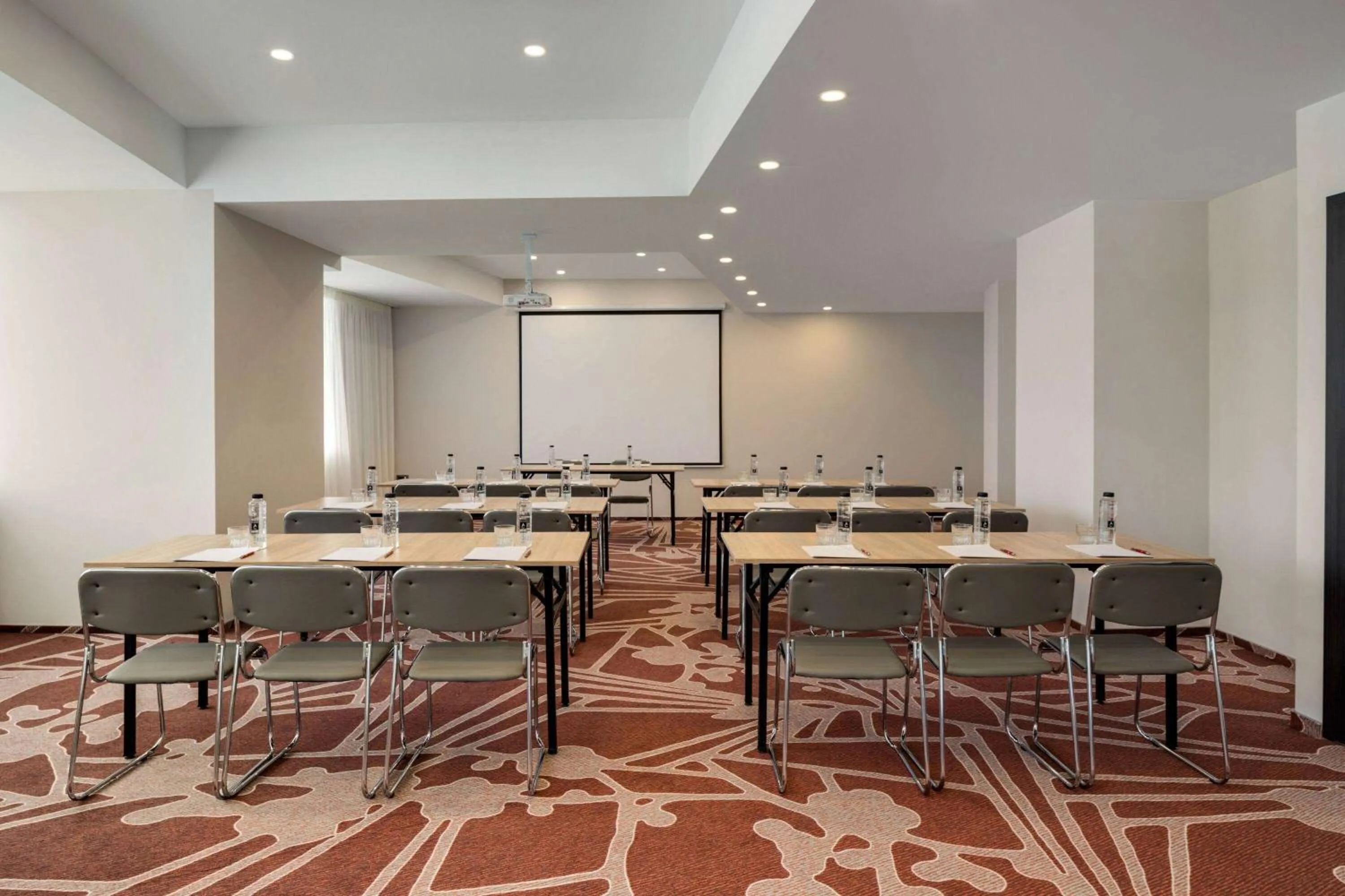 Meeting/conference room in Ramada by Wyndham Bucharest Otopeni Airport