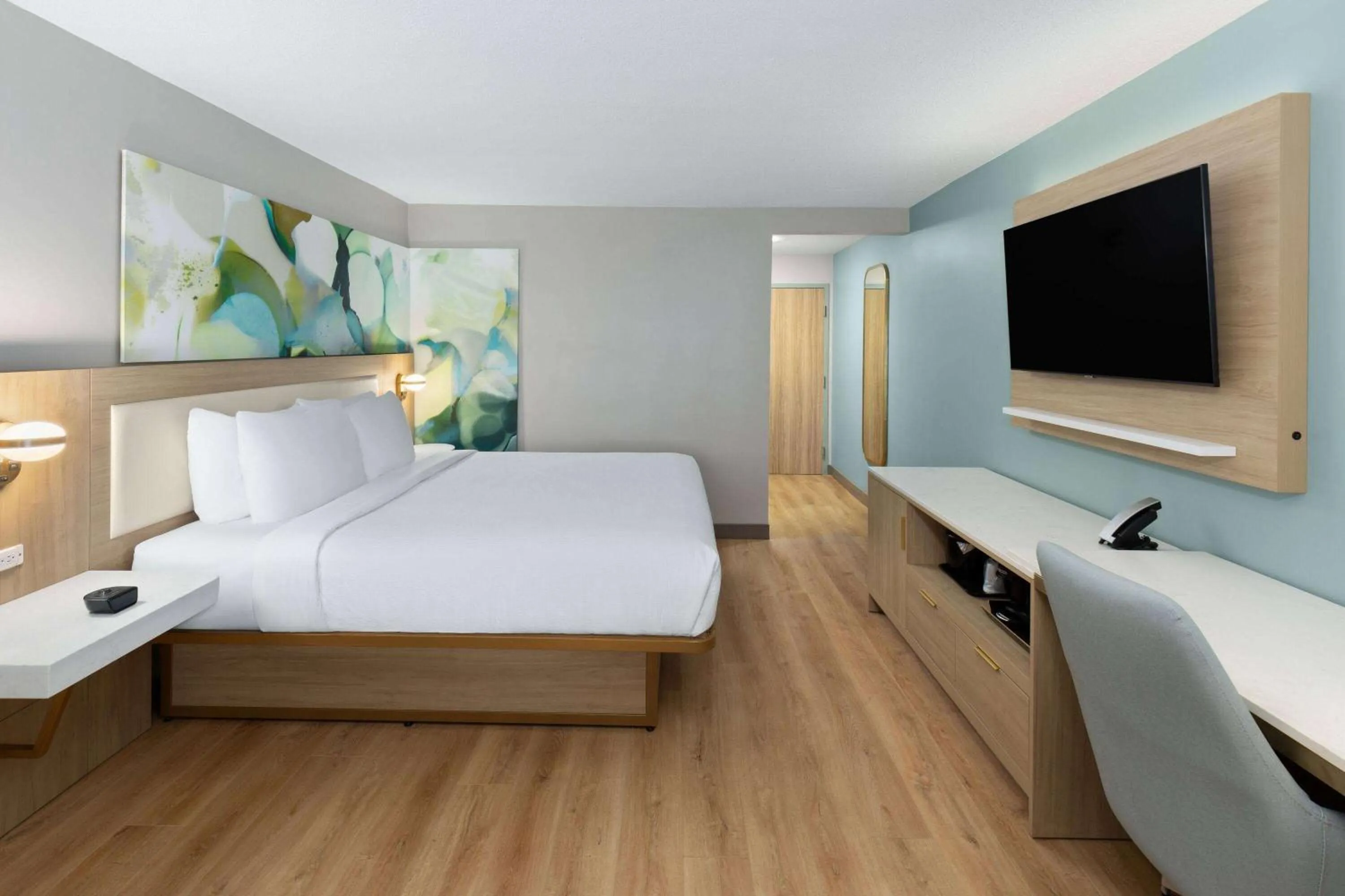 Photo of the whole room, Bed in Wyndham Garden Louisville KY