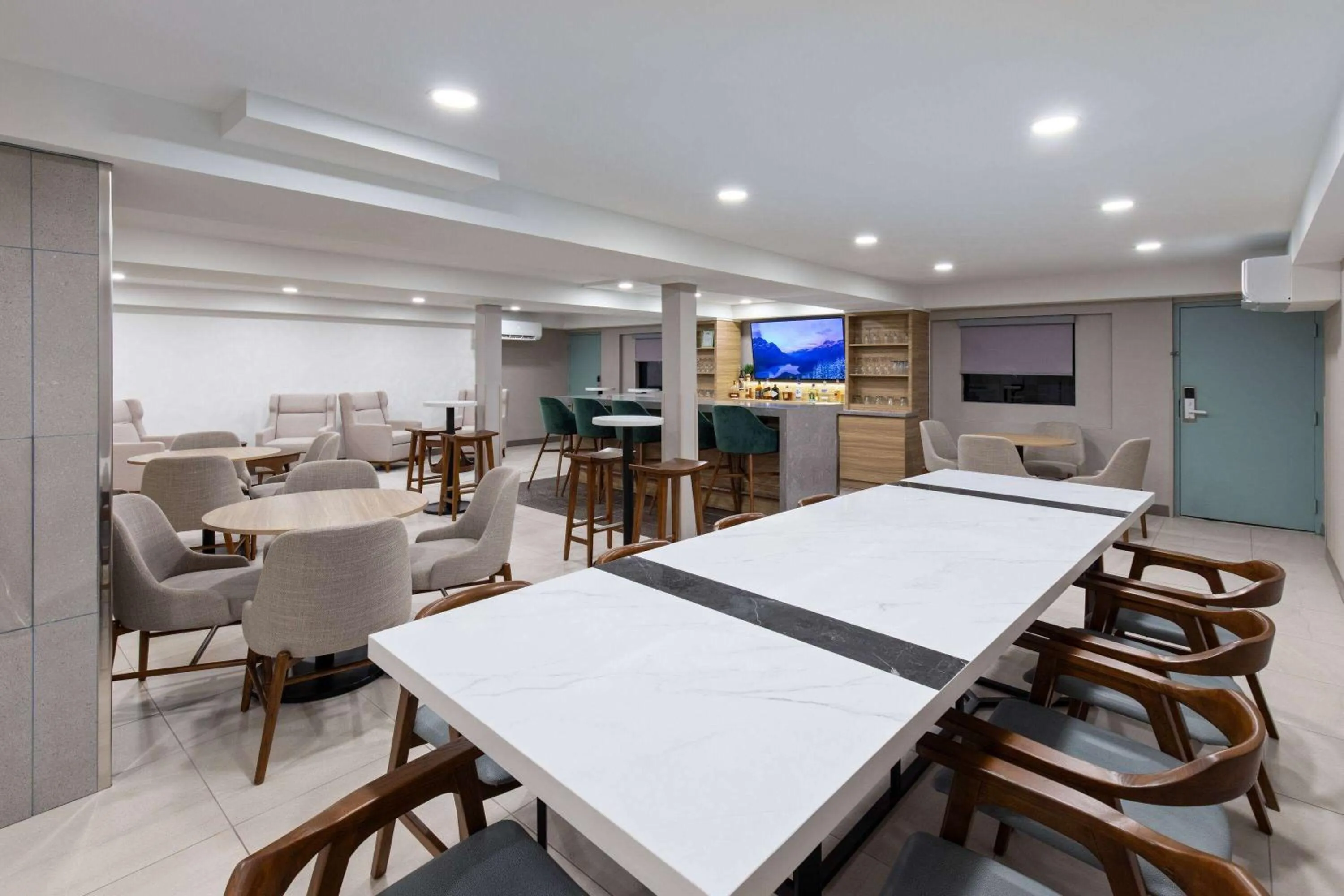 Lounge or bar in Wyndham Garden Louisville KY