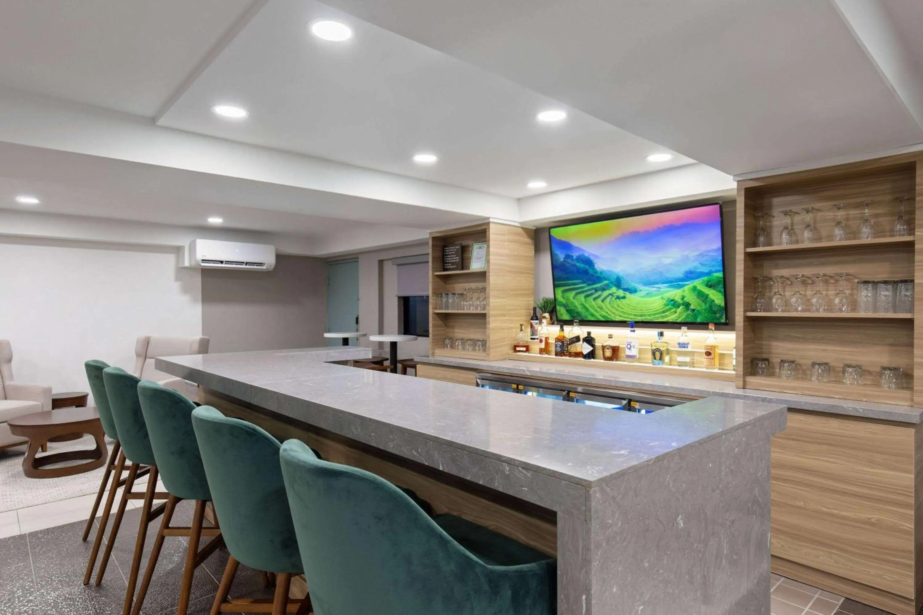 Lounge or bar in Wyndham Garden Louisville KY