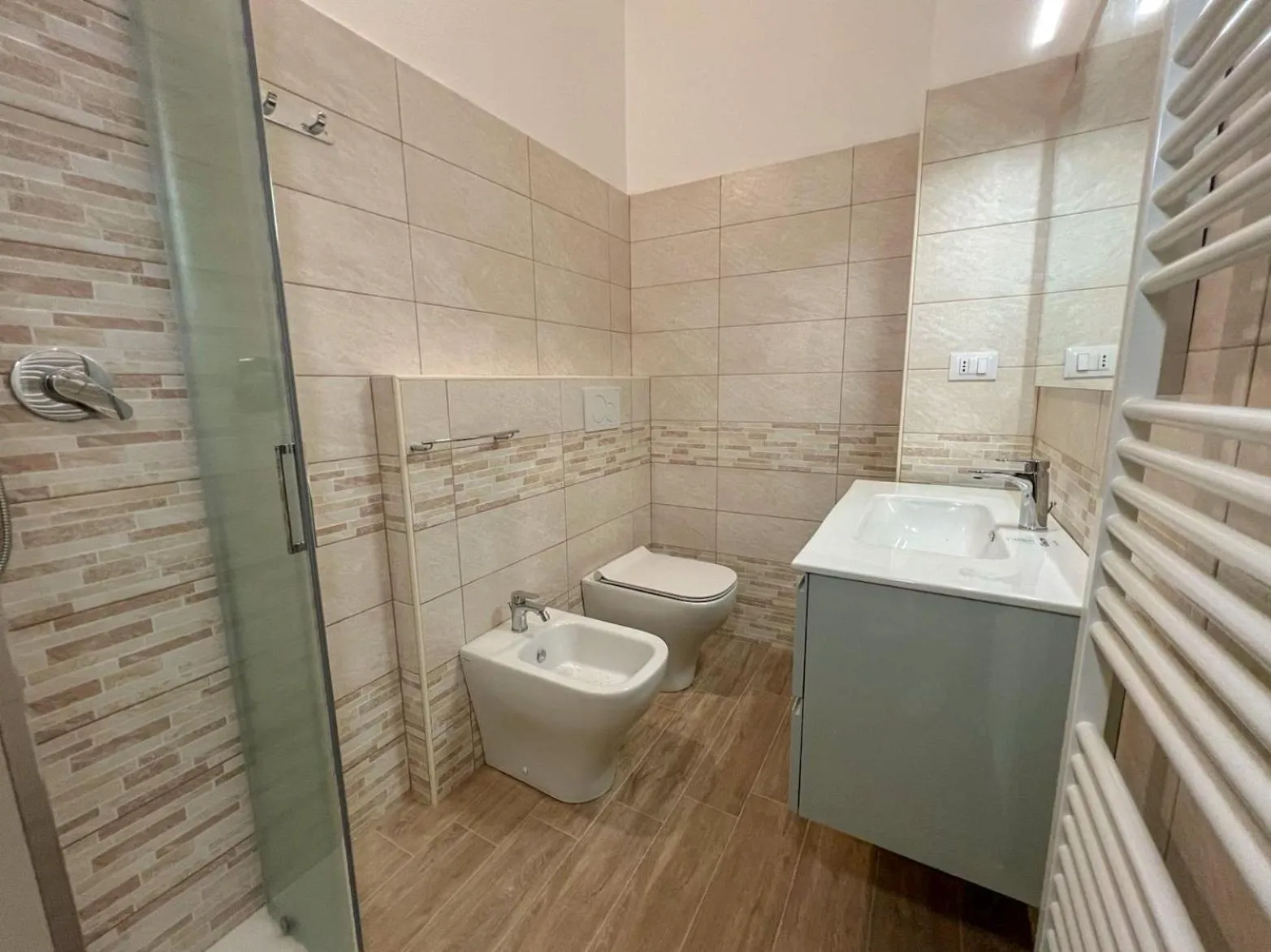 Shower in 19 Igea Marina Bilocale sul mare