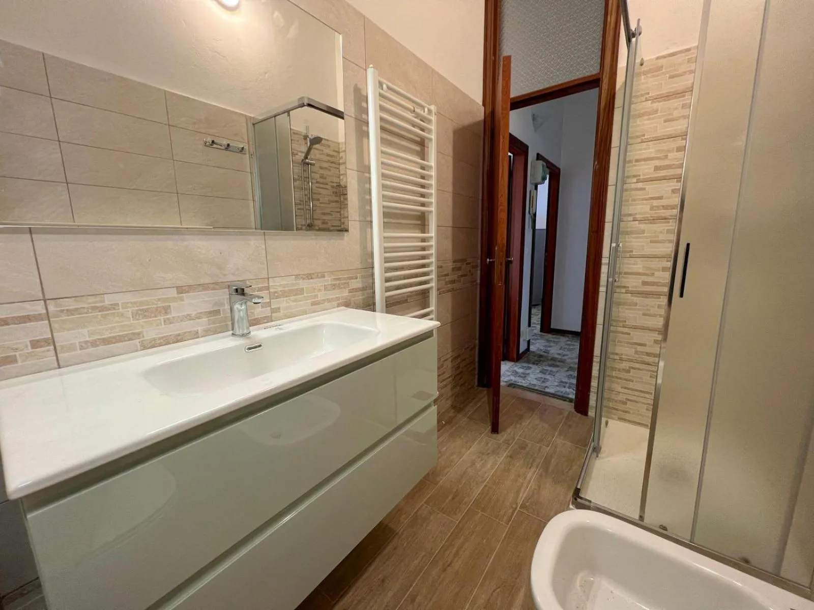 Shower in 19 Igea Marina Bilocale sul mare