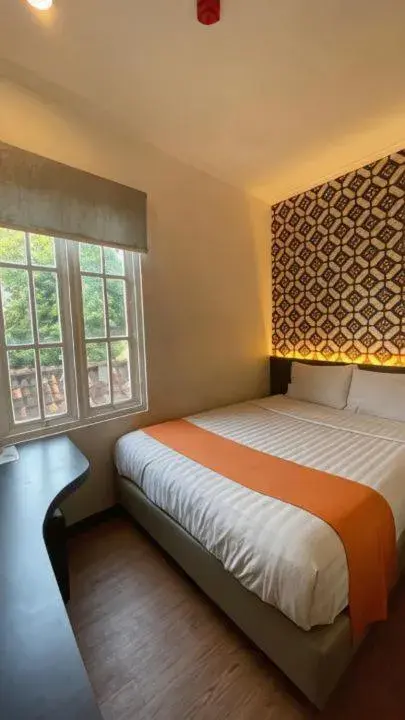 Standard Double Room in Front One Boutique Tugu Muda Semarang Standard Double Room in Front One Boutique Tugu Muda Semarang