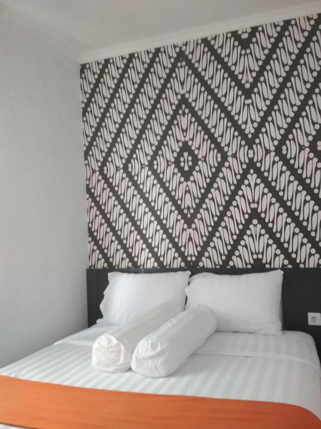 Bed in Front One Boutique Tugu Muda Semarang