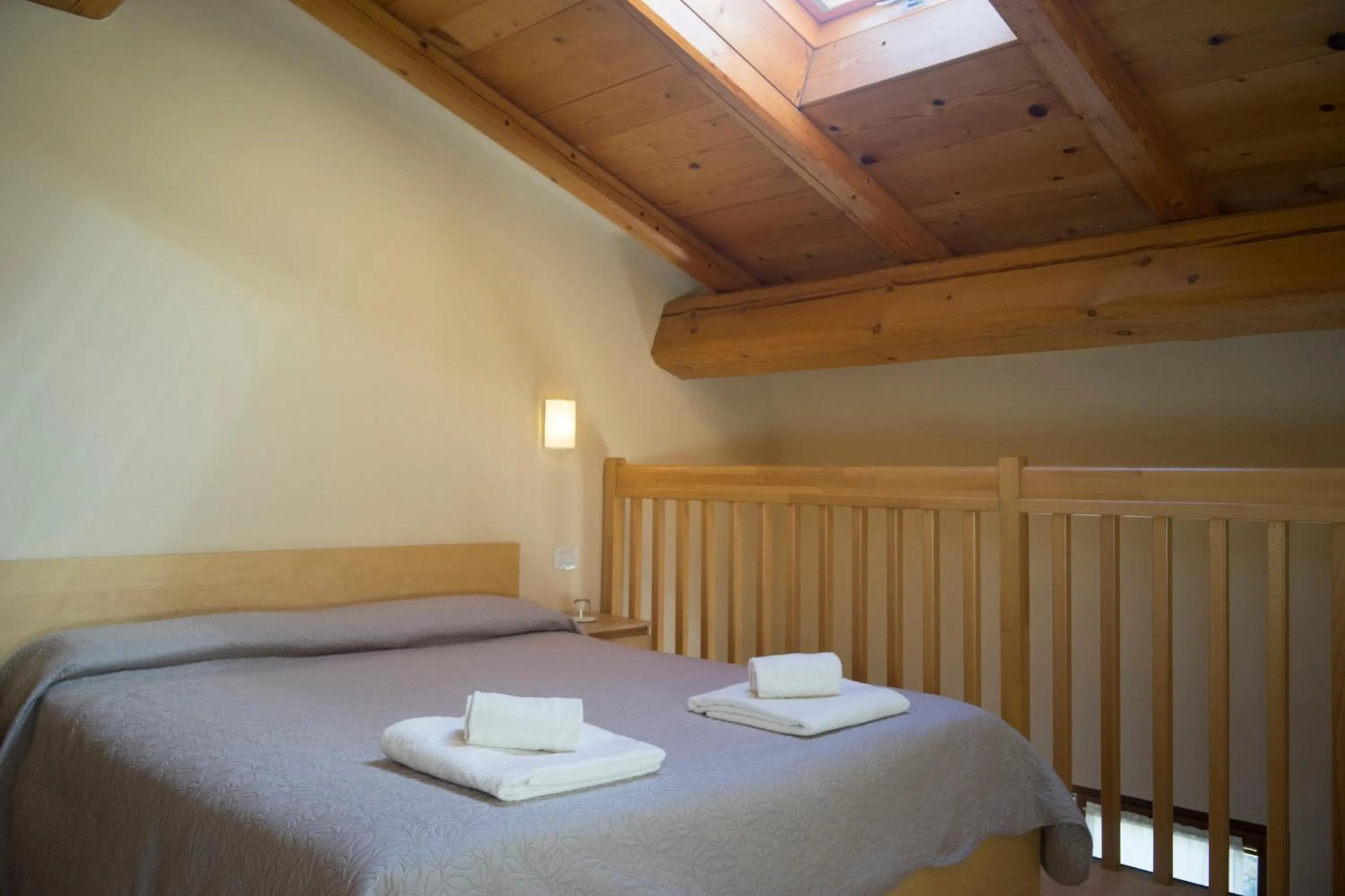 Shower, Bed in Agriturismo Il Pianetto