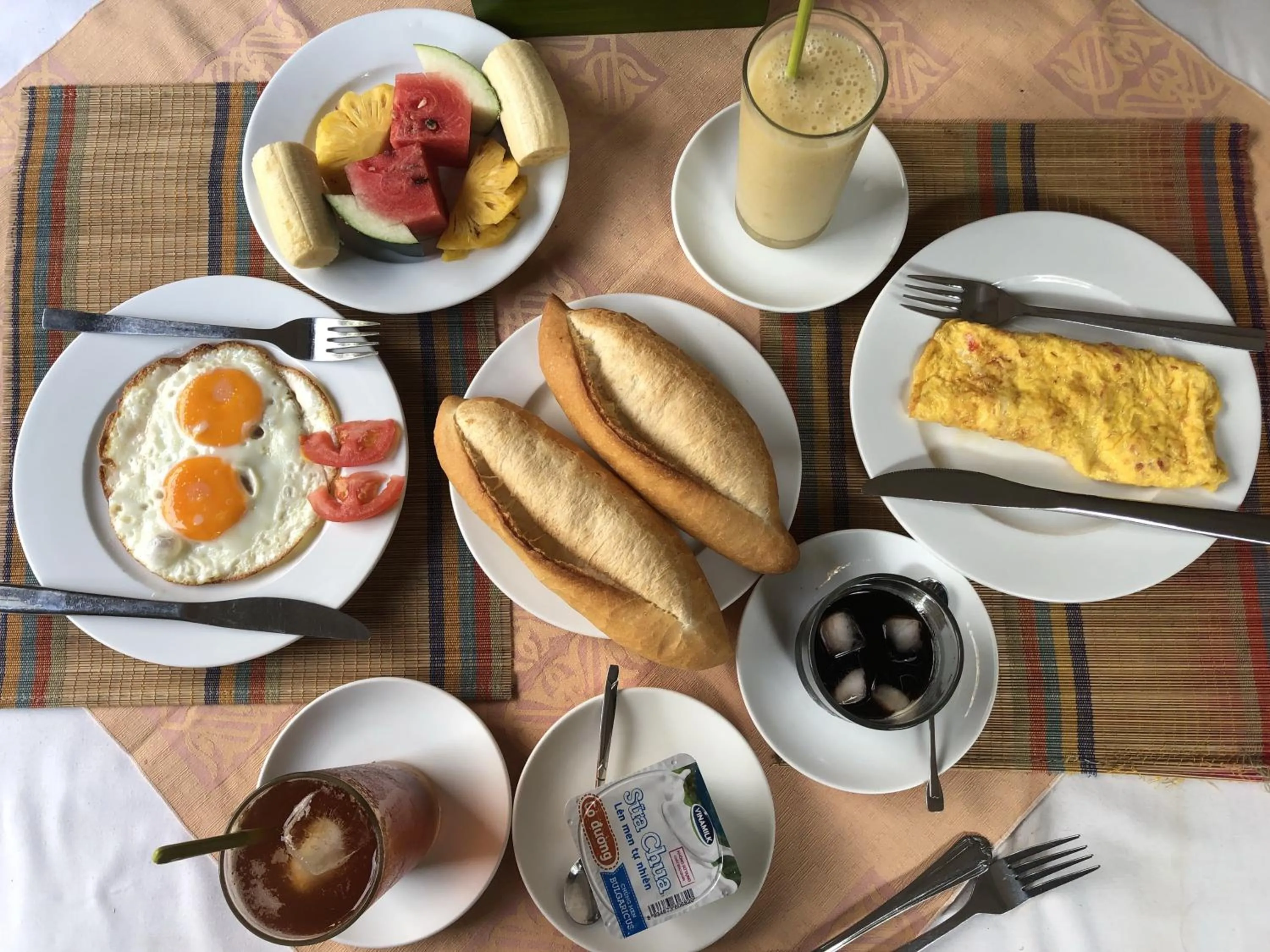 Restaurant/places to eat in Charming Homestay