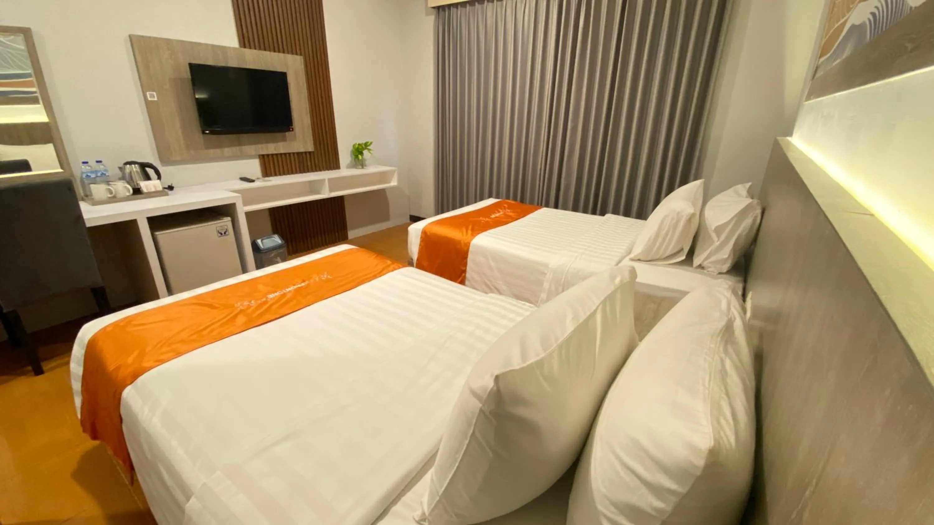 Bedroom, Bed in Front One HK Resort Simpang Lima