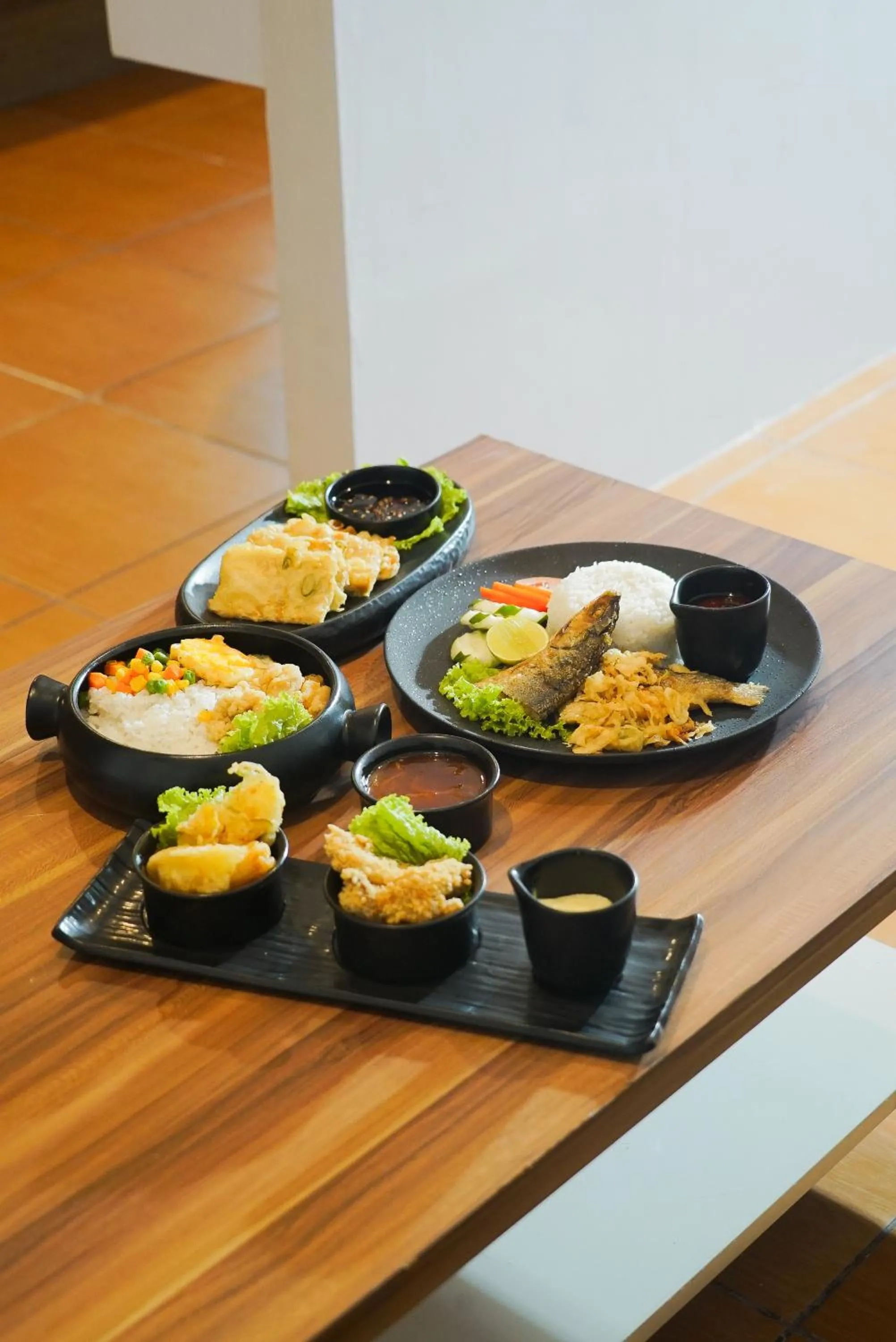 Food and drinks in Front One HK Resort Simpang Lima