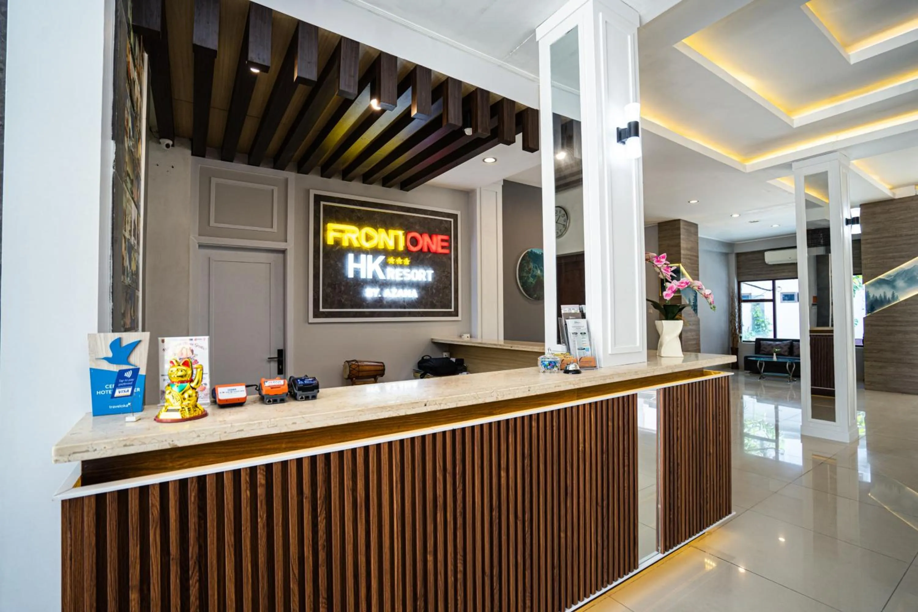 Lobby or reception in Front One HK Resort Simpang Lima