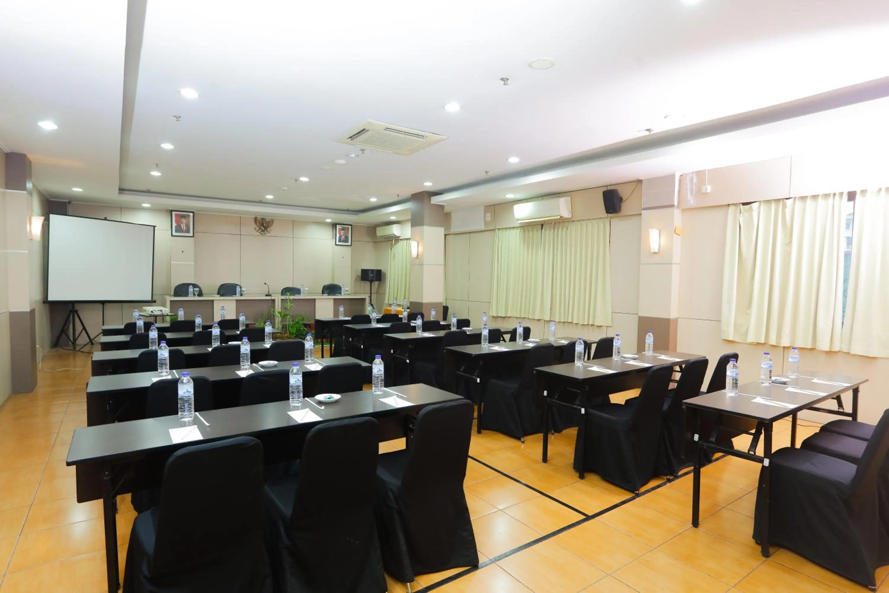 TV and multimedia in Front One HK Resort Simpang Lima