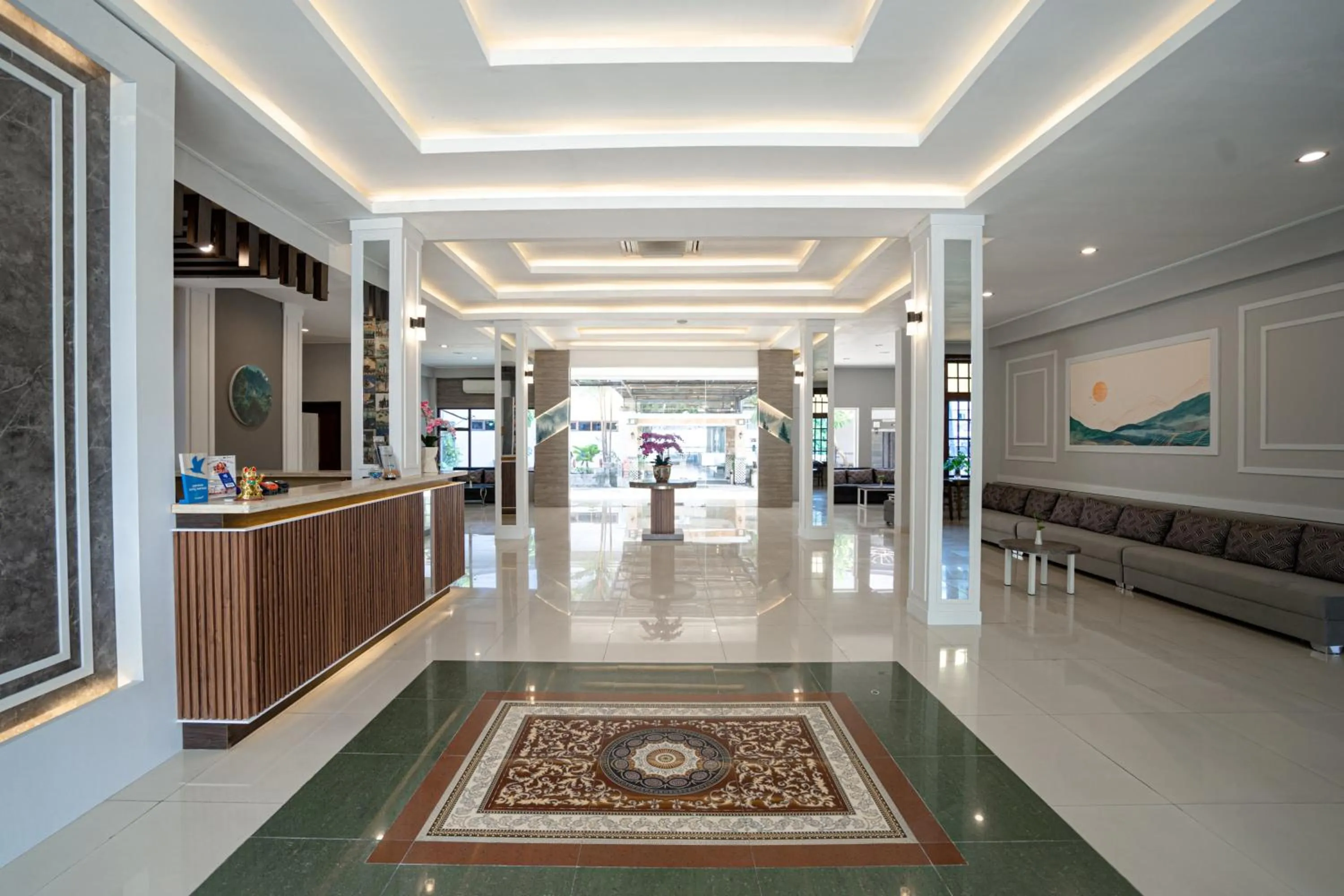 Lobby or reception in Front One HK Resort Simpang Lima