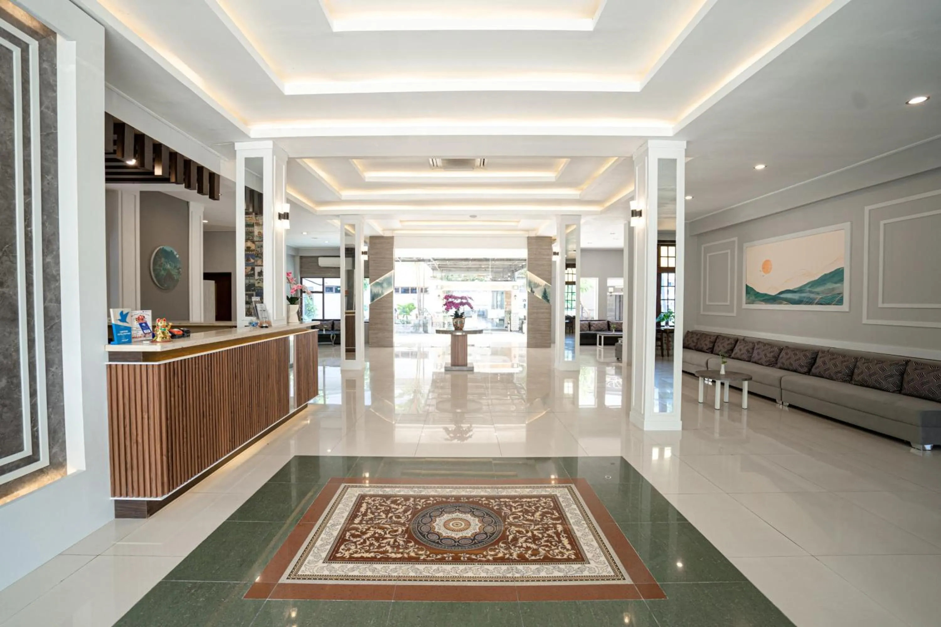 Lobby or reception in Front One HK Resort Simpang Lima