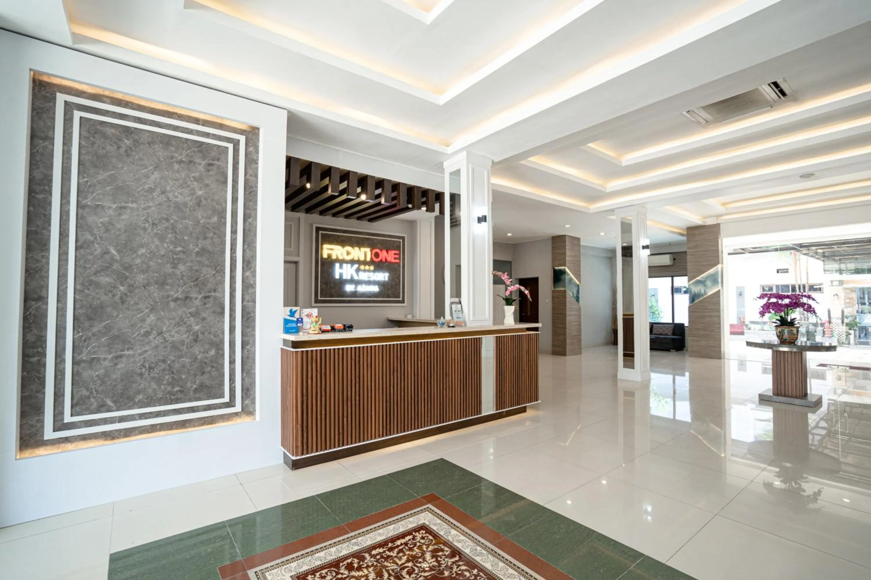 Lobby or reception in Front One HK Resort Simpang Lima