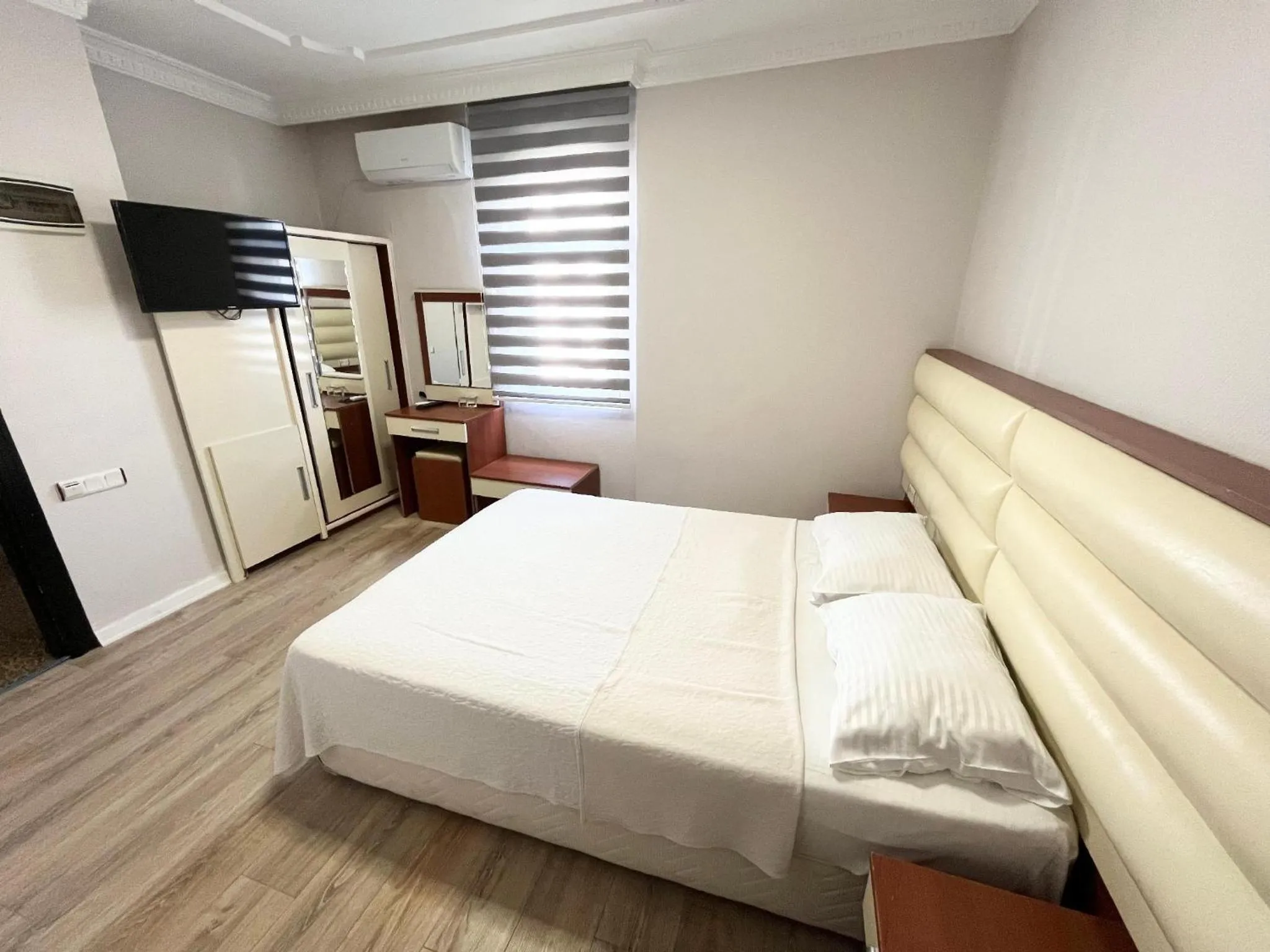 Photo of the whole room, Bed in Deluxe Ersoy Hotel