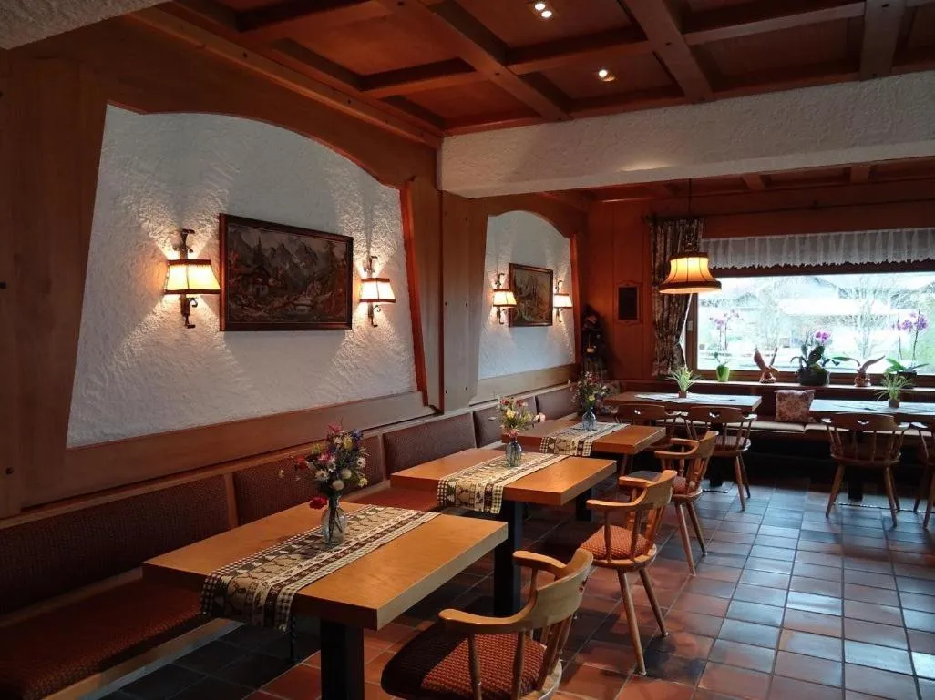 Restaurant/places to eat in Alpenhotel Waidmannsheil