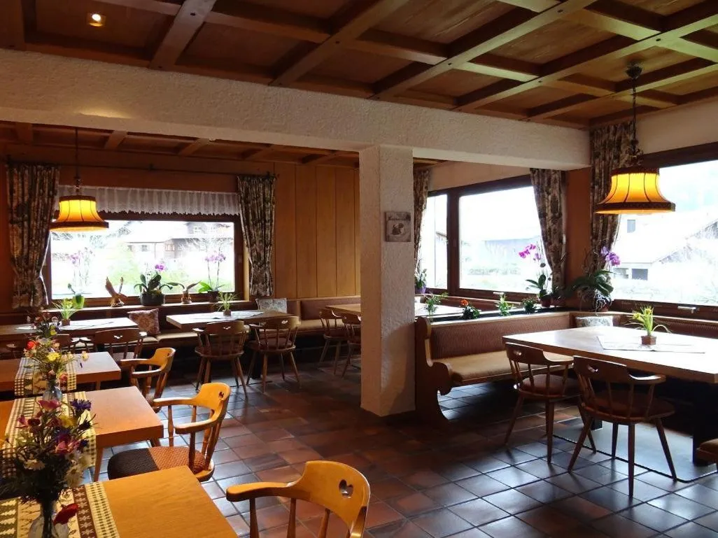 Restaurant/places to eat in Alpenhotel Waidmannsheil