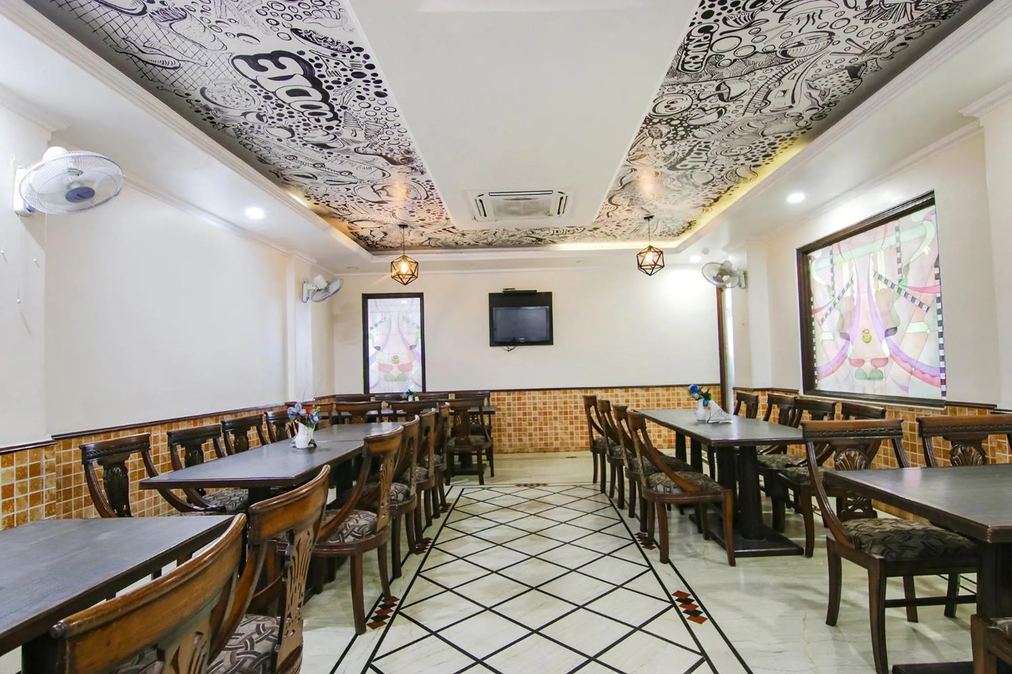 Restaurant/places to eat in FabHotel CS Jalandhar