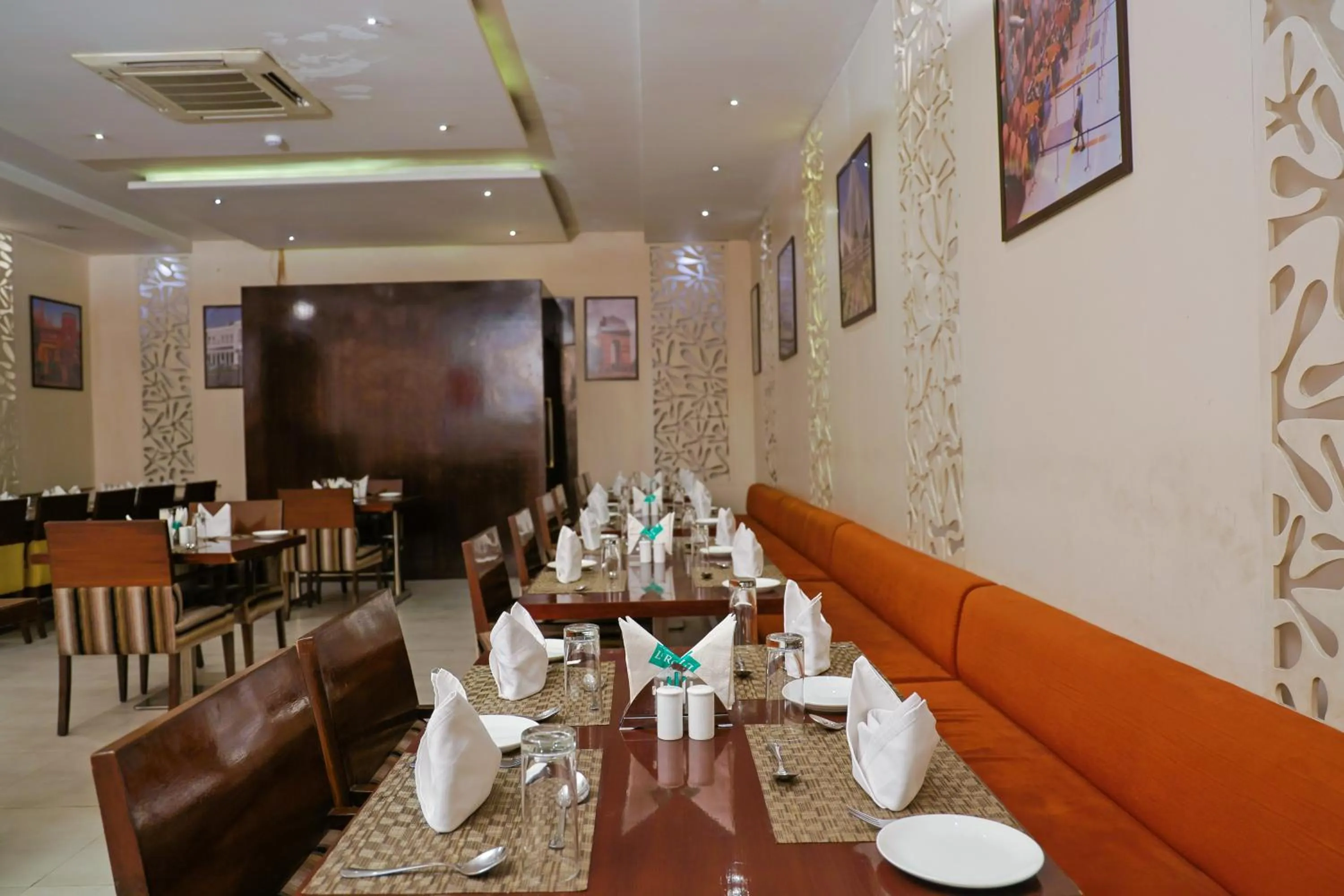 Restaurant/places to eat in Le Roi Udaipur
