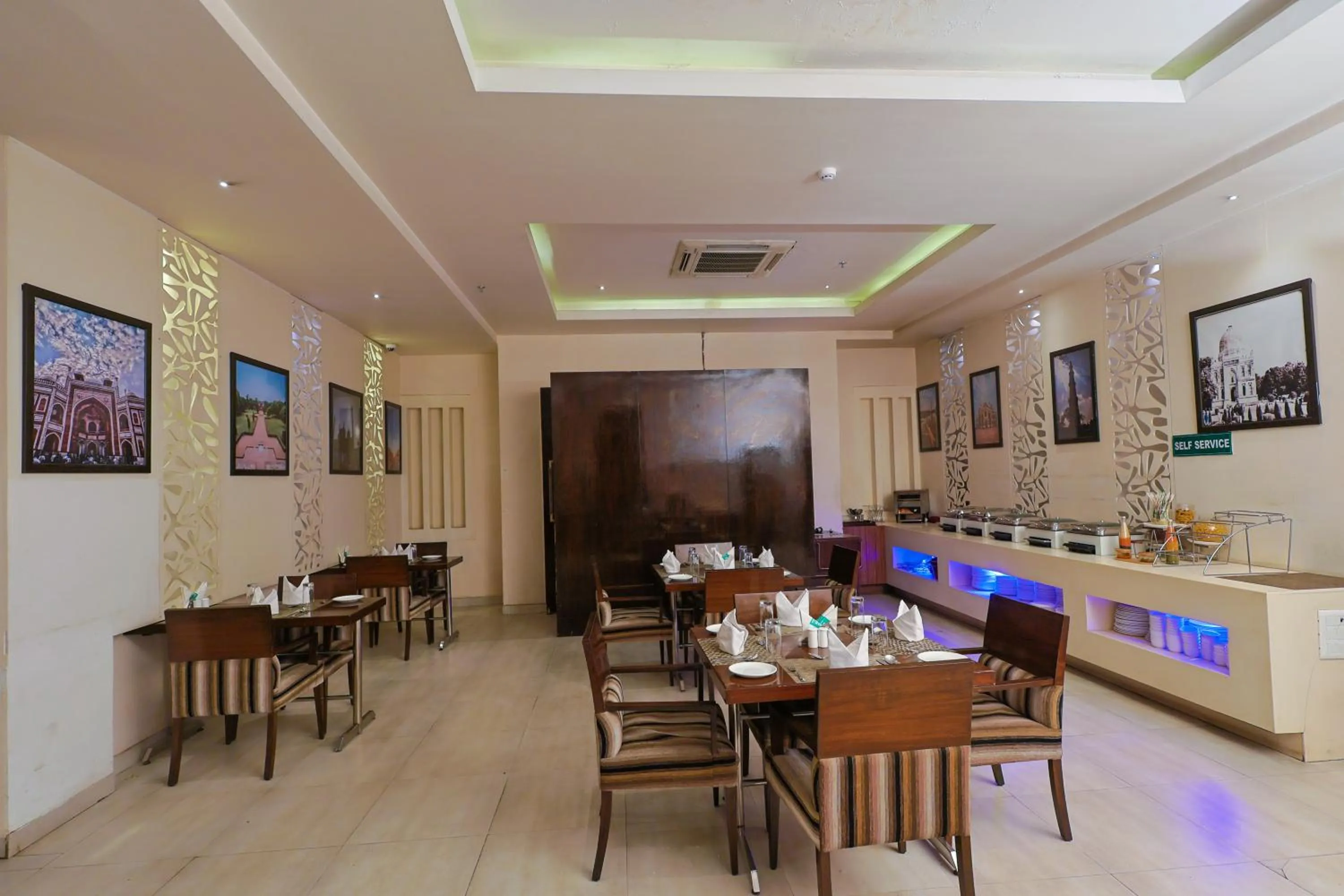 Restaurant/places to eat in Le Roi Udaipur