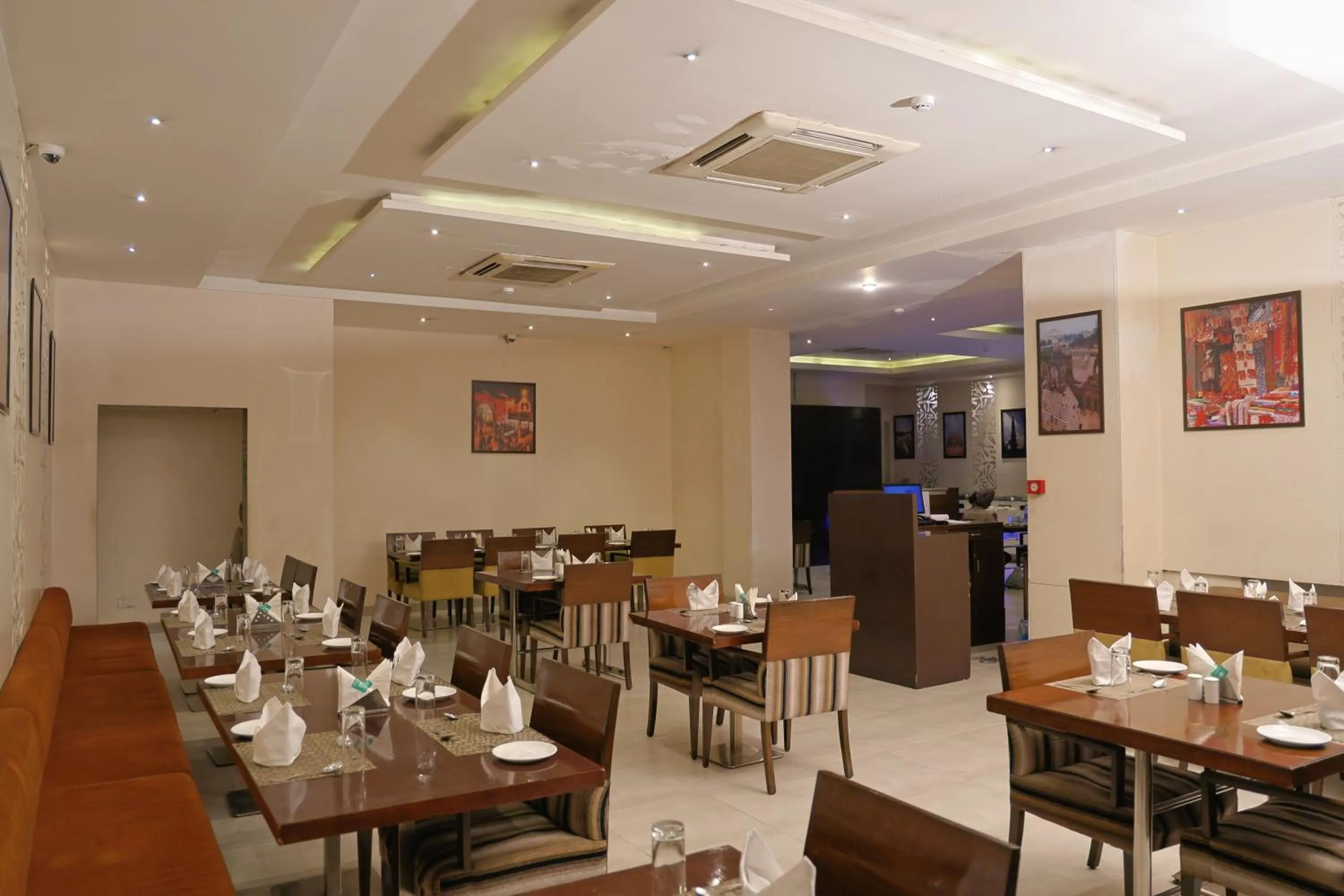 Restaurant/places to eat in Le Roi Udaipur